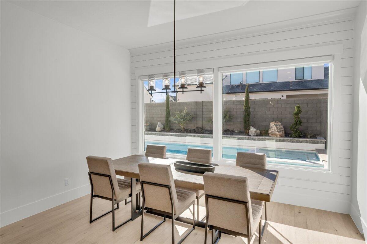 TONAQUINT COVE - Residential