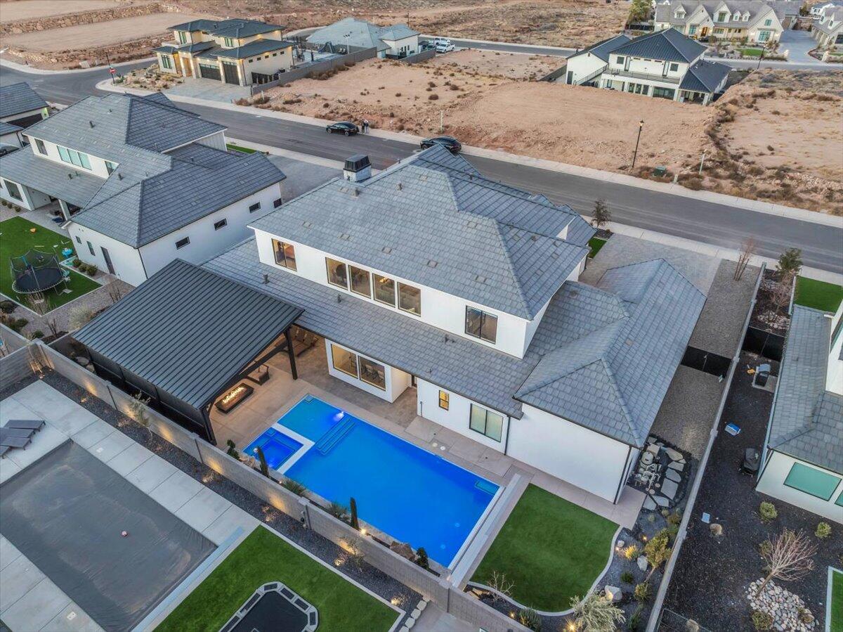 TONAQUINT COVE - Residential