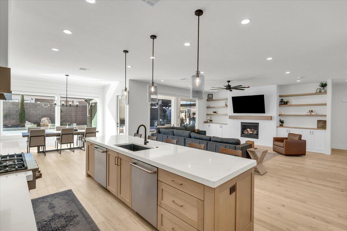 TONAQUINT COVE - Residential