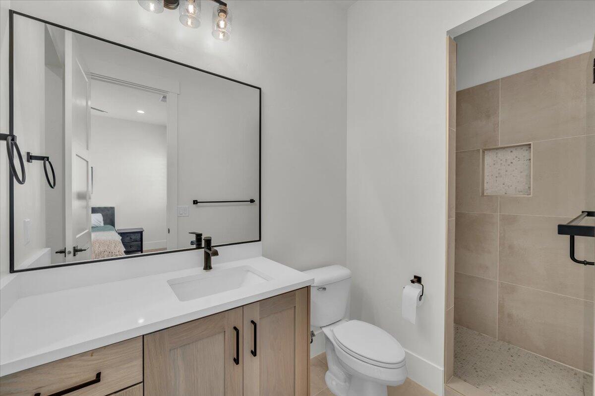 TONAQUINT COVE - Residential