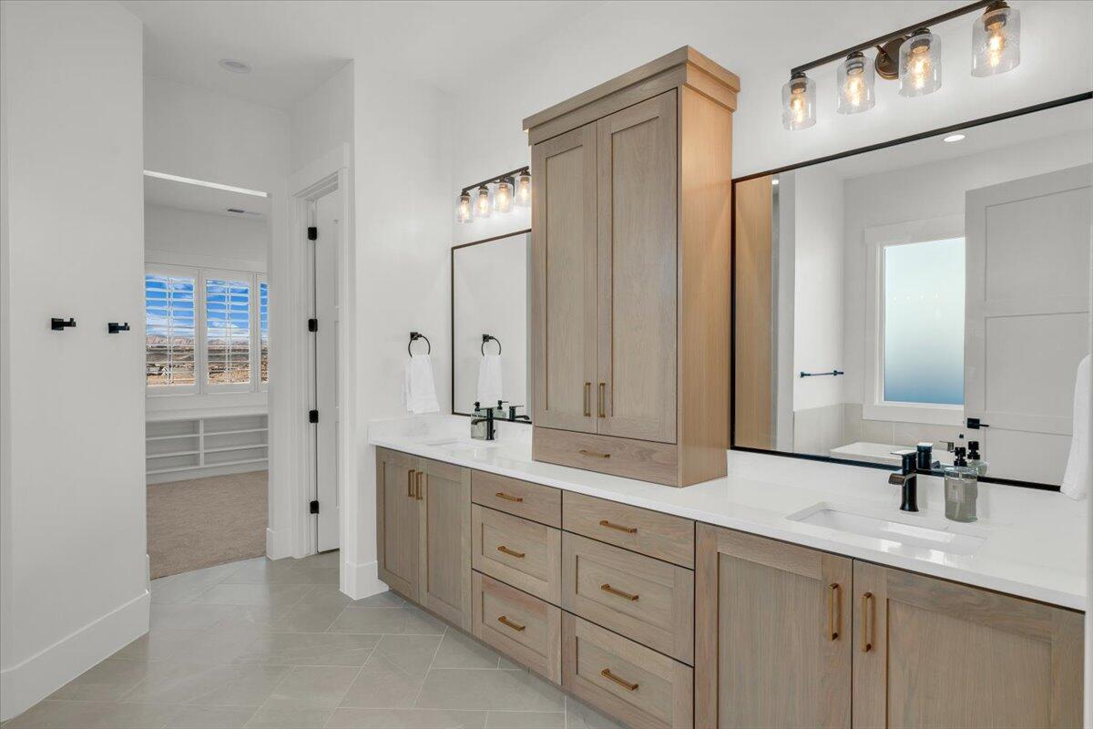 TONAQUINT COVE - Residential