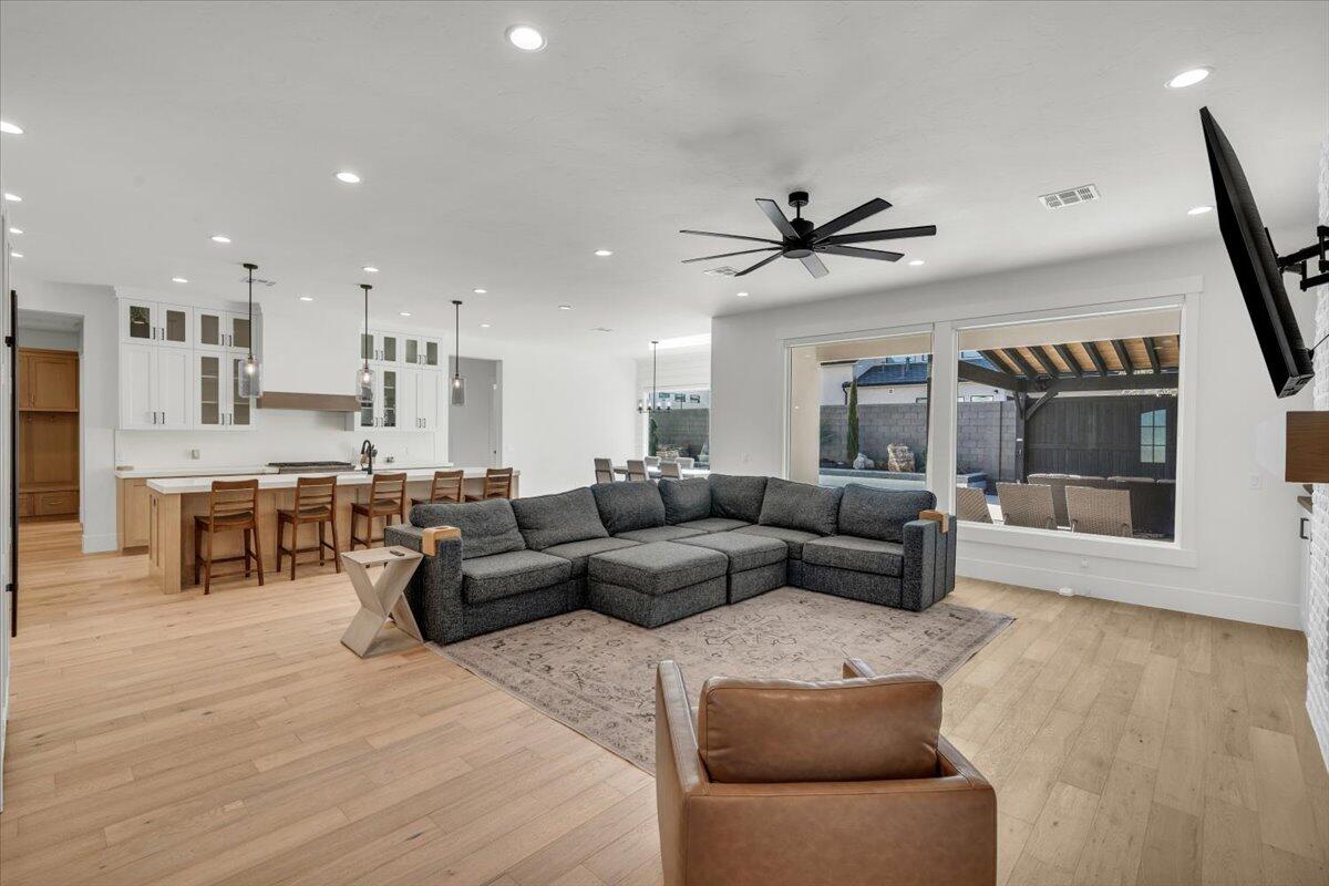 TONAQUINT COVE - Residential