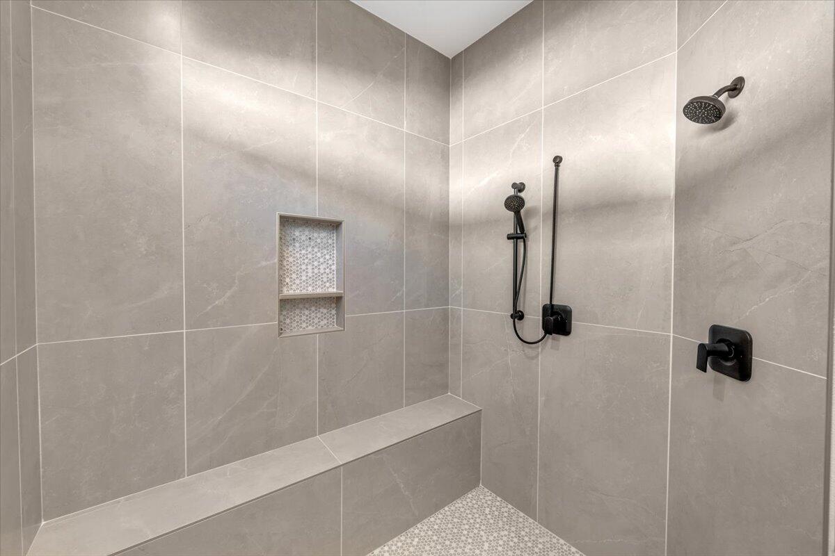 TONAQUINT COVE - Residential