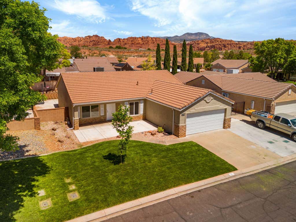 Photo of 651 E 460 S, Ivins, UT 84738 (MLS # 26-274873)