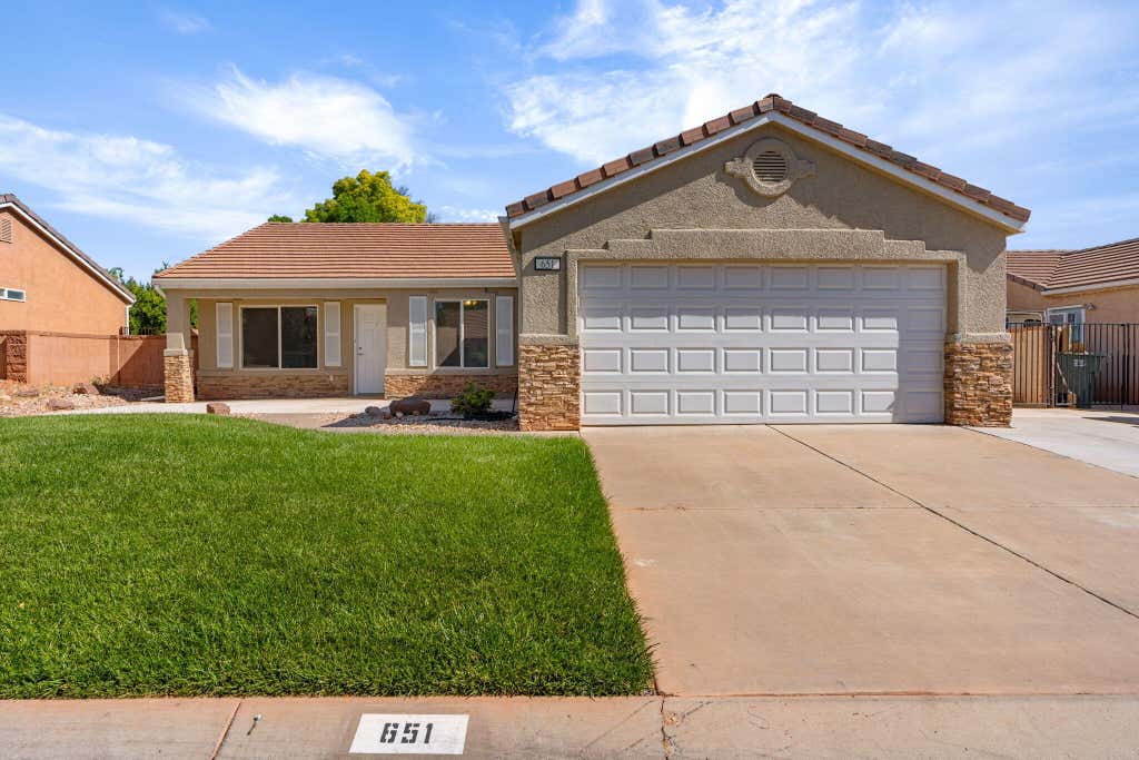 Photo of 651 E 460 S, Ivins, UT 84738 (MLS # 26-274873)