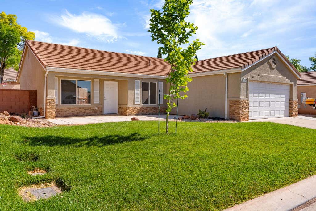 Photo of 651 E 460 S, Ivins, UT 84738 (MLS # 26-274873)