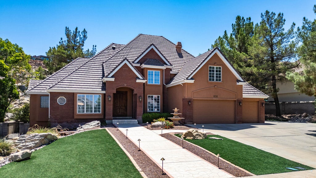 Photo of 1636 E Boulder Springs RD, Saint George, UT 84790 (MLS # 26-275170)