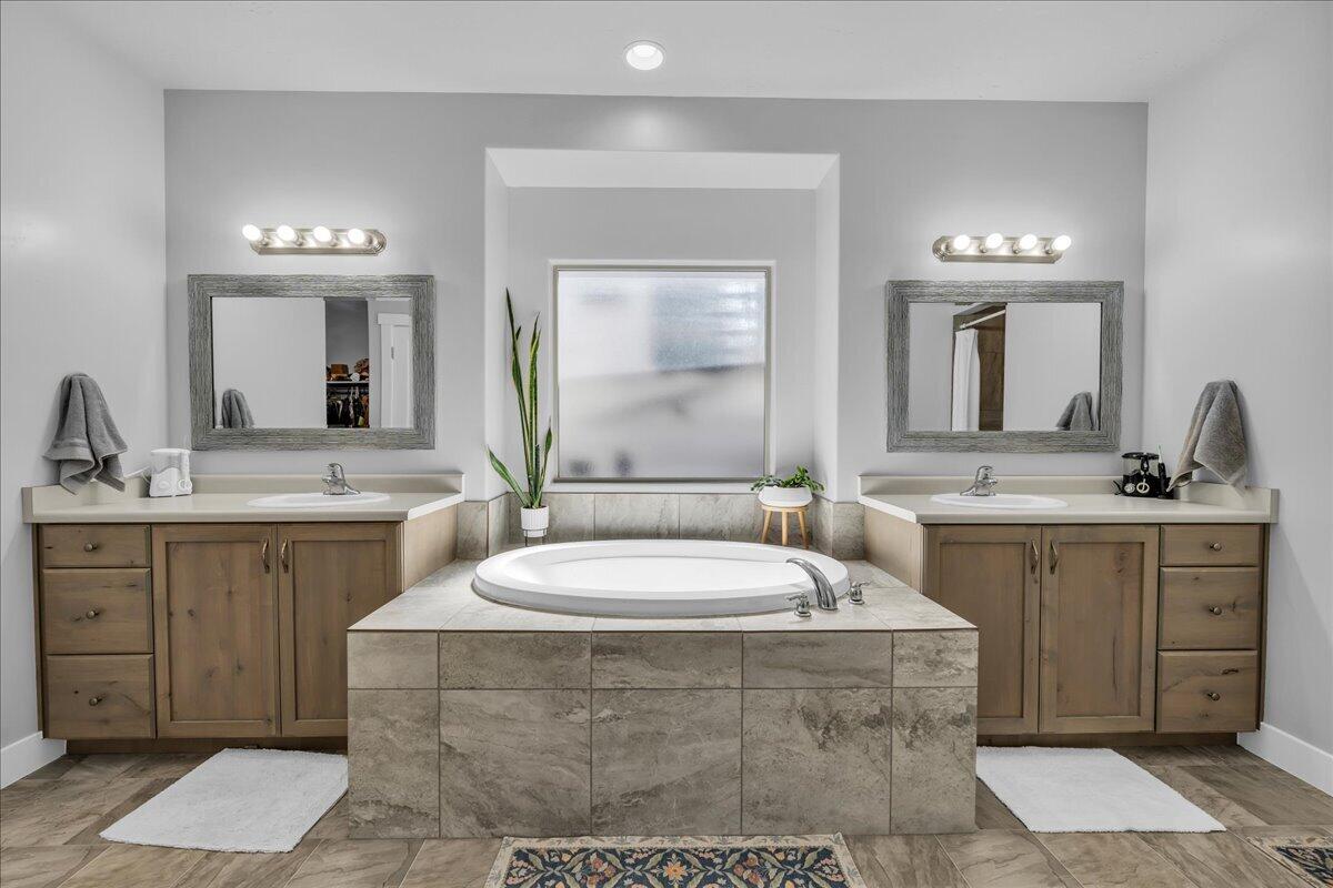 SAGE CANYON - Residential