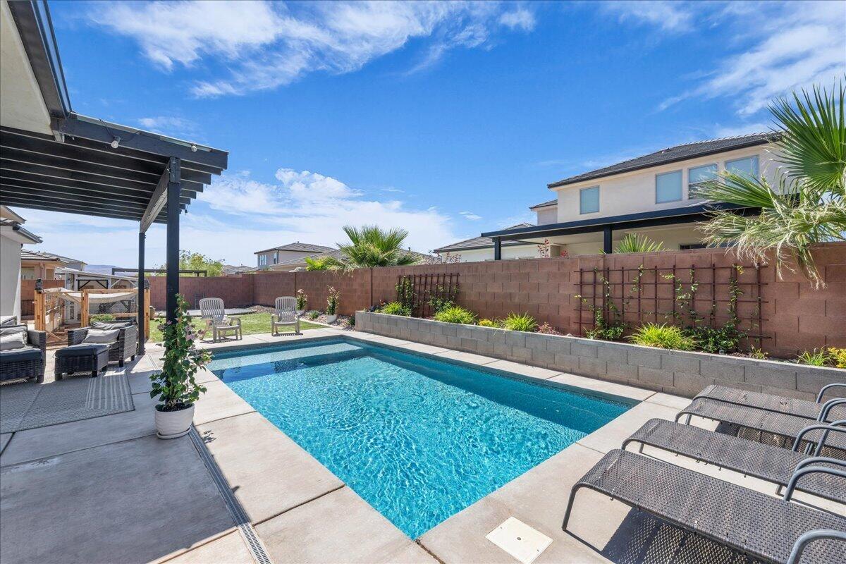 SAGE CANYON - Residential