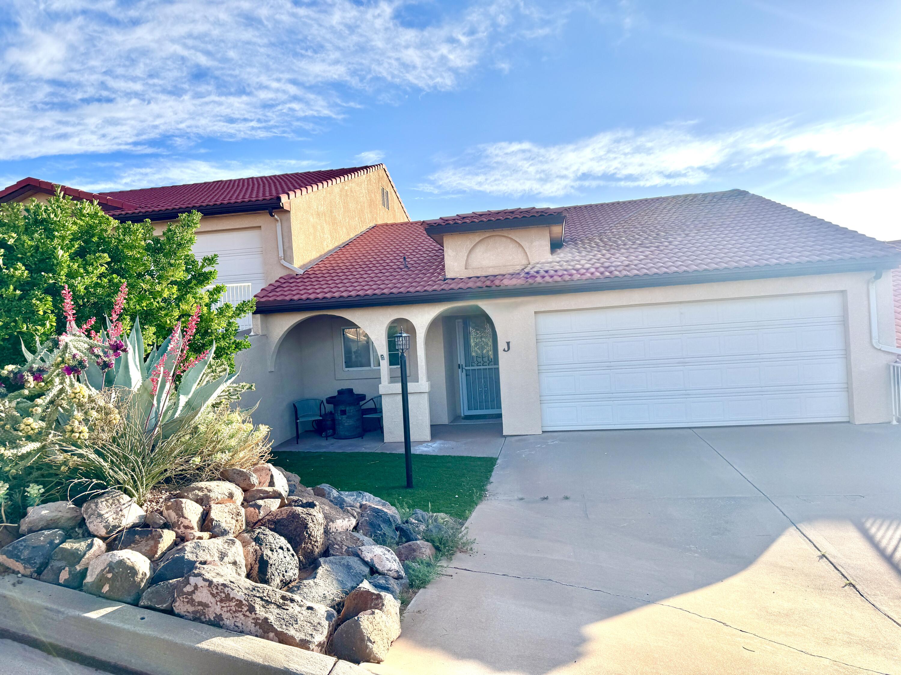 SHADOW HILLS TOWNHOMES - Residential