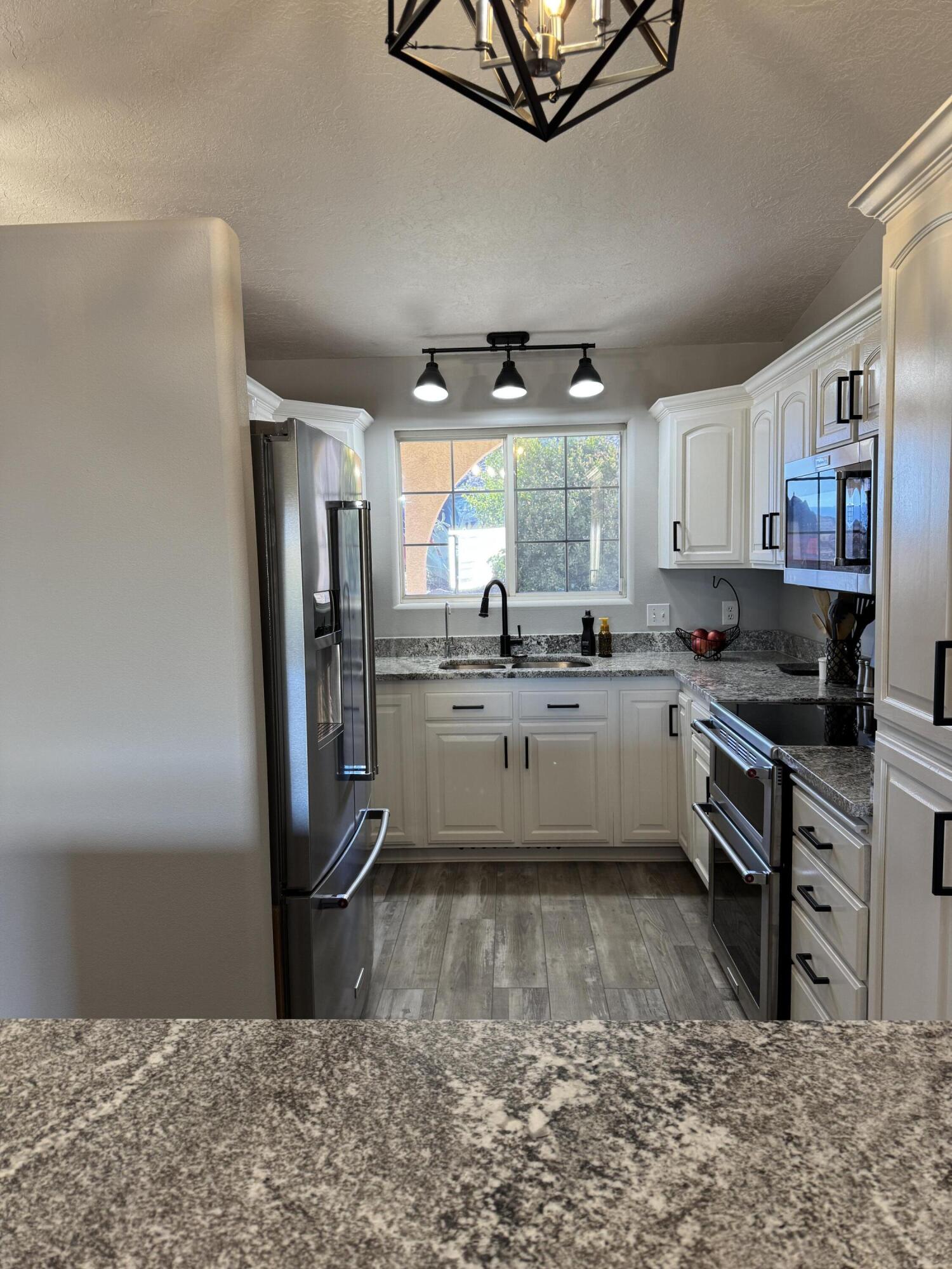 SHADOW HILLS TOWNHOMES - Residential