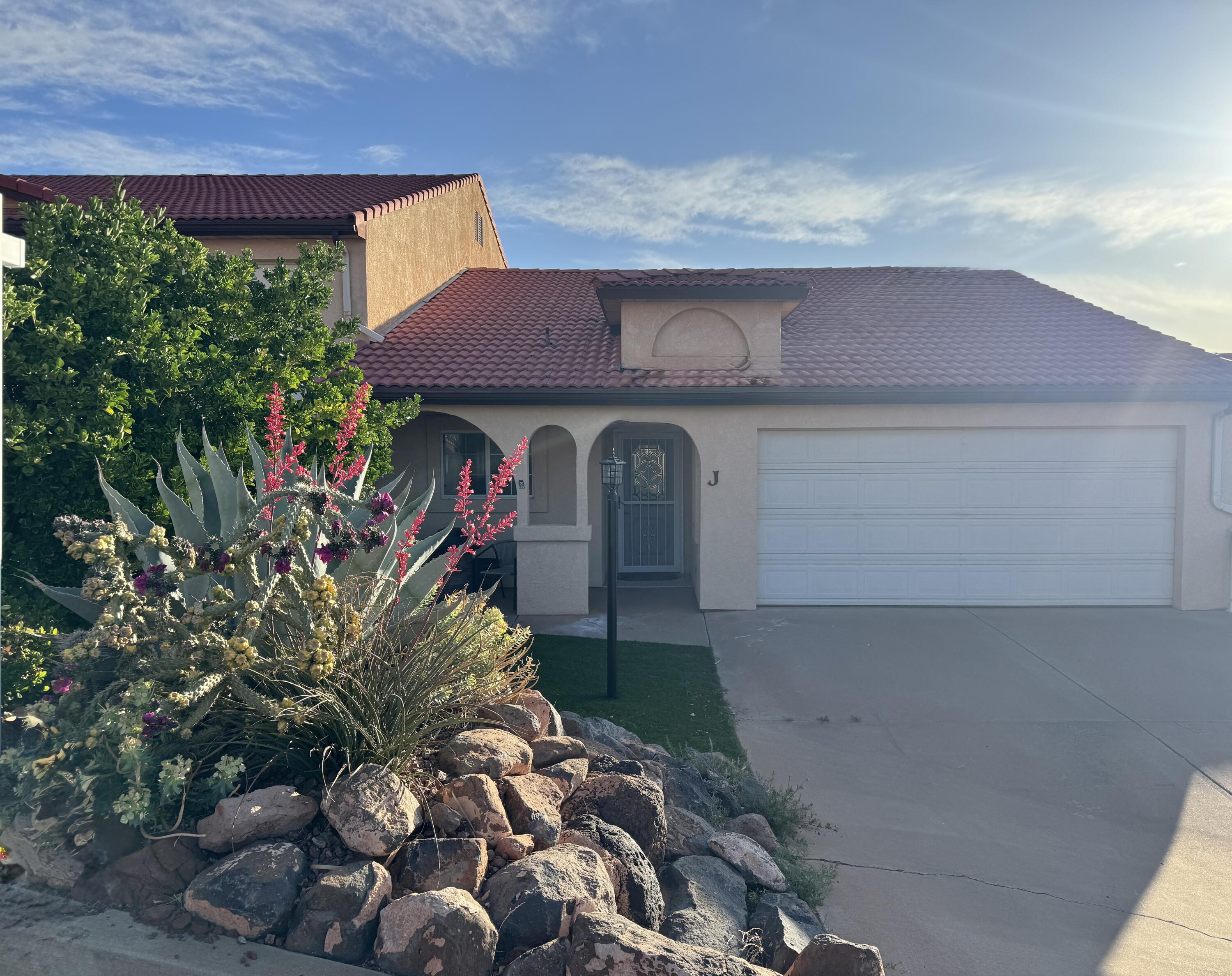 SHADOW HILLS TOWNHOMES - Residential