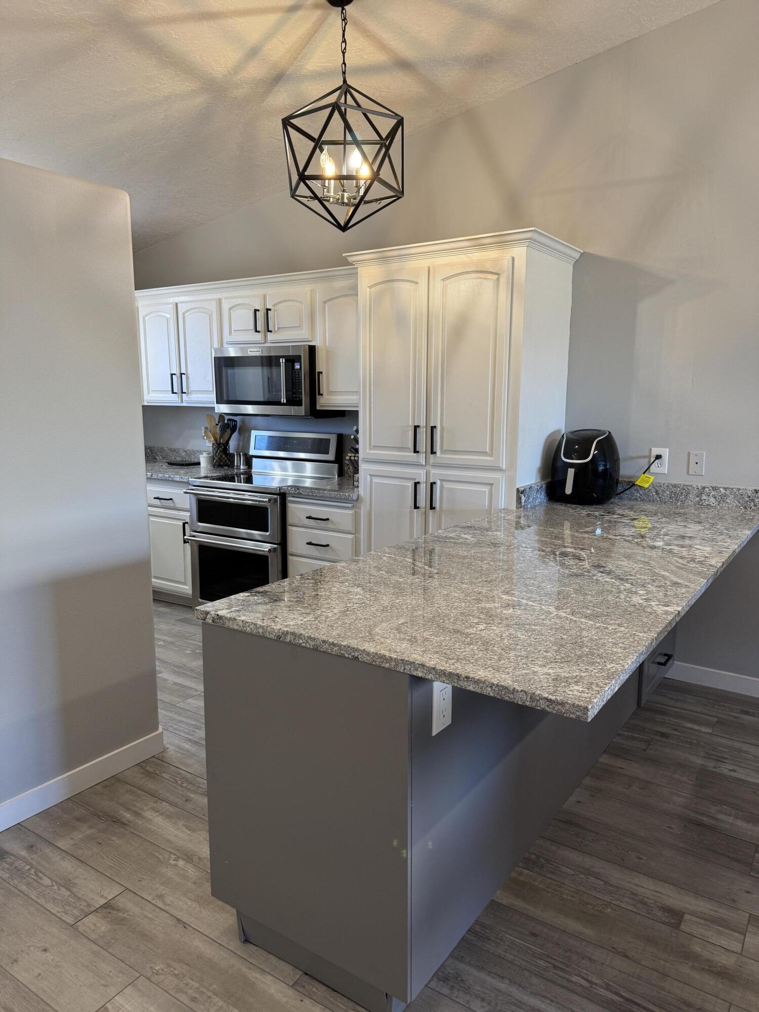 SHADOW HILLS TOWNHOMES - Residential