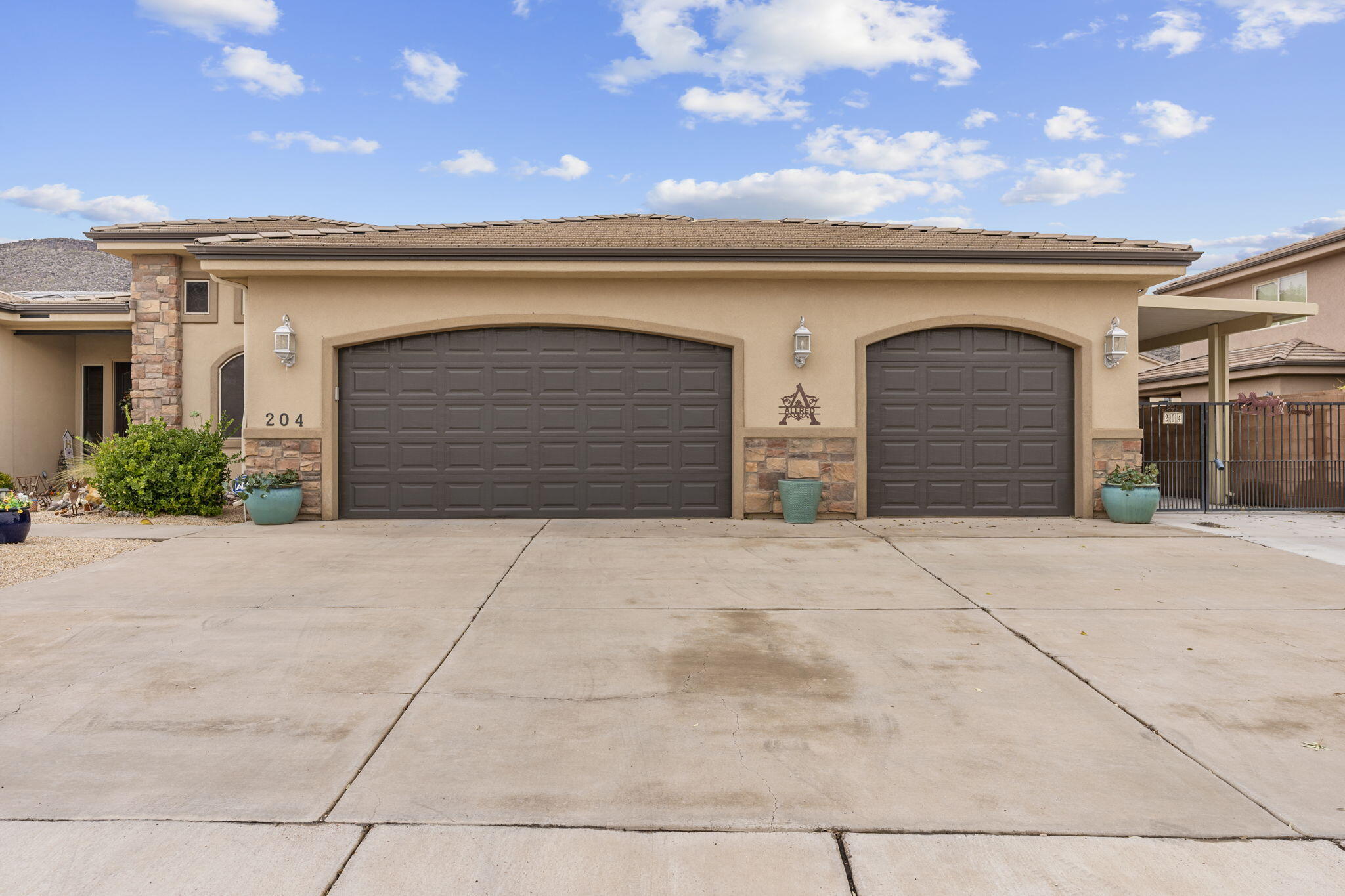 SHADOW SPRINGS - Residential