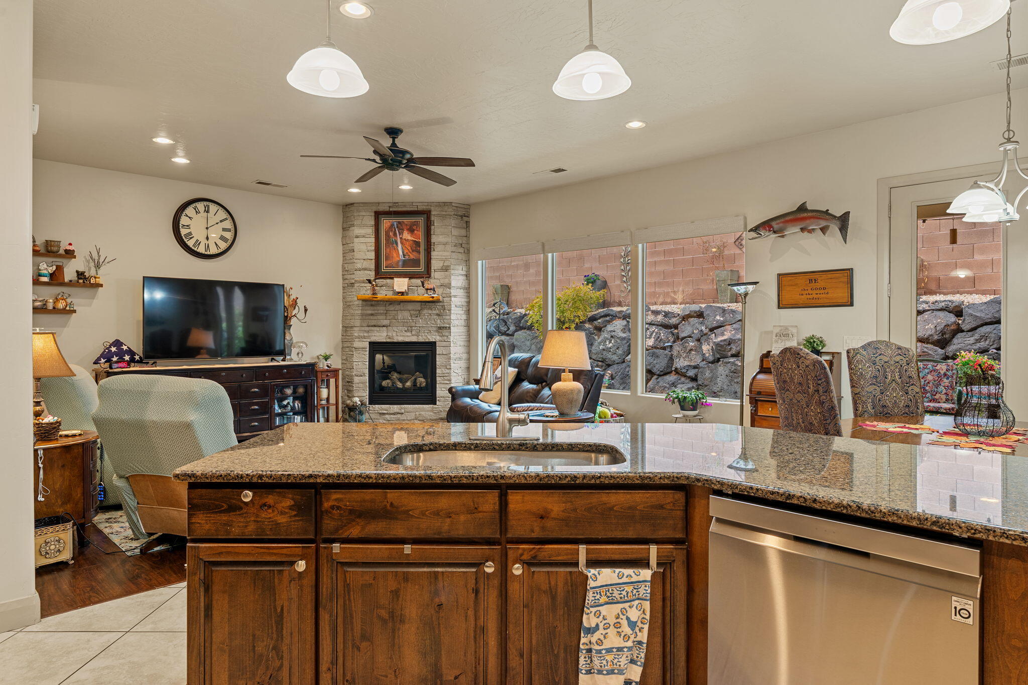 SHADOW SPRINGS - Residential