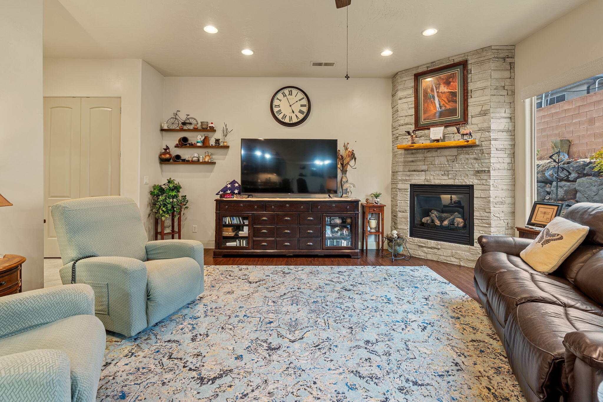 SHADOW SPRINGS - Residential