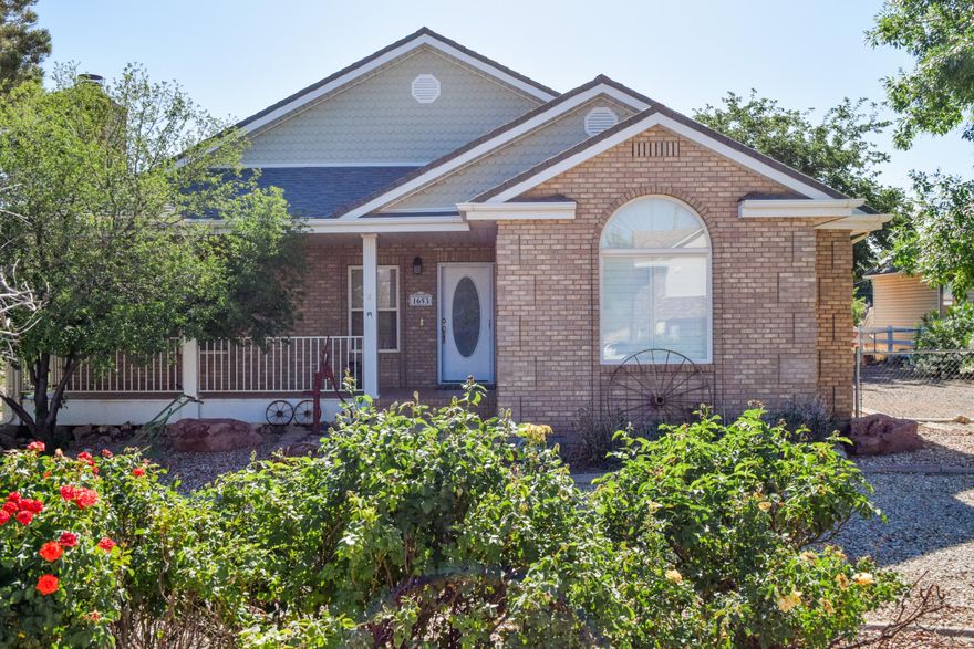 Beautiful mountain views 2x6 construction amazing kitchen Huge garage with oil pit a and has a welder outlet in garage .must to see .Owner is a licensed Real Estate in the state of Utah. AC AND HEATING REPLACED 
 3 YEARS AGO. out side Storage is extra 400sqft
This  home has lots of Storage. Seller is a Real Estate  Agents . SELLER FINACING @ 25% DOWN .