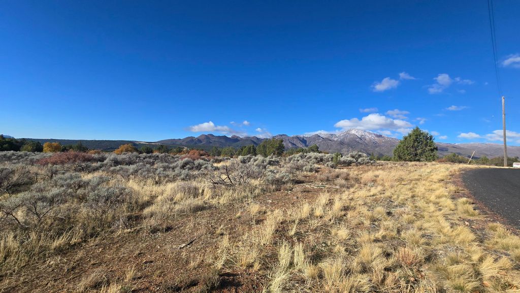 Photo of 2882 E 2070 S, New Harmony, UT 84757 (MLS # 25-266101)
