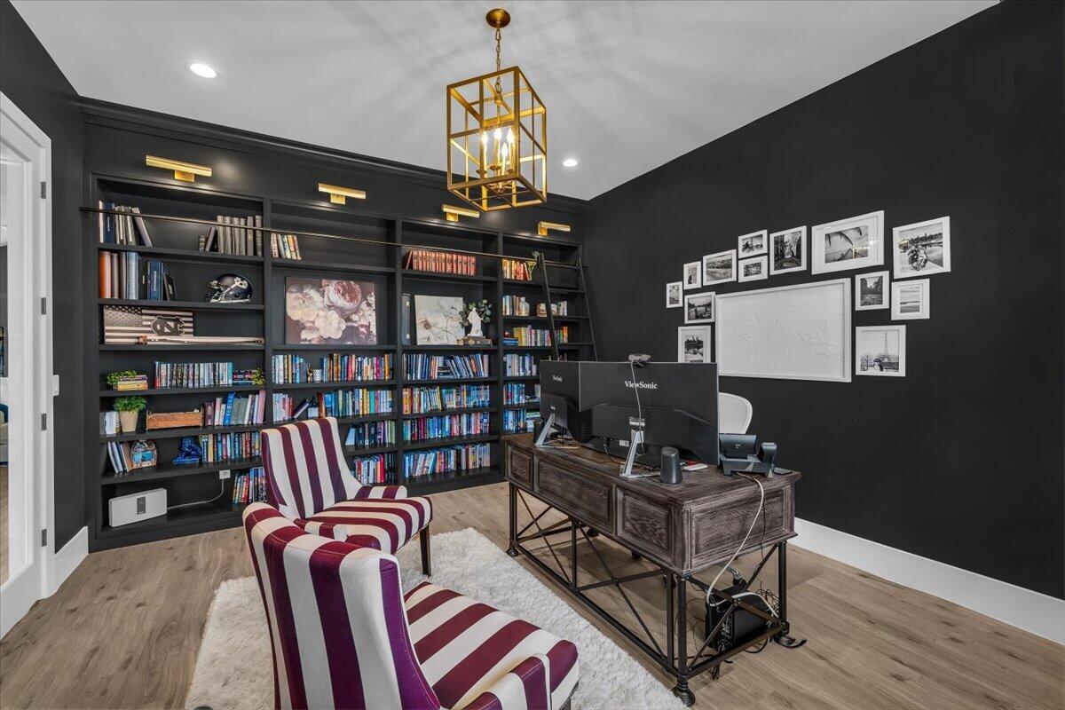 WINDSOR ESTATES - Residential