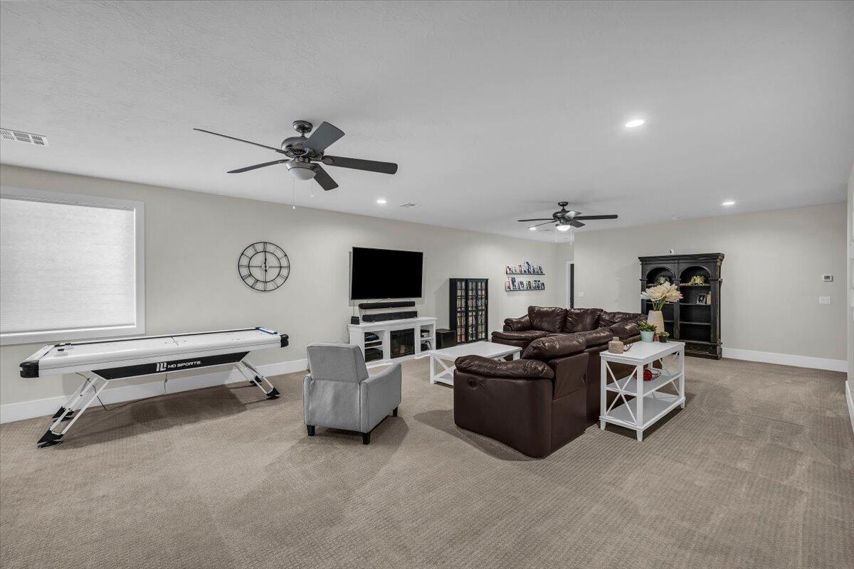 WINDSOR ESTATES - Residential