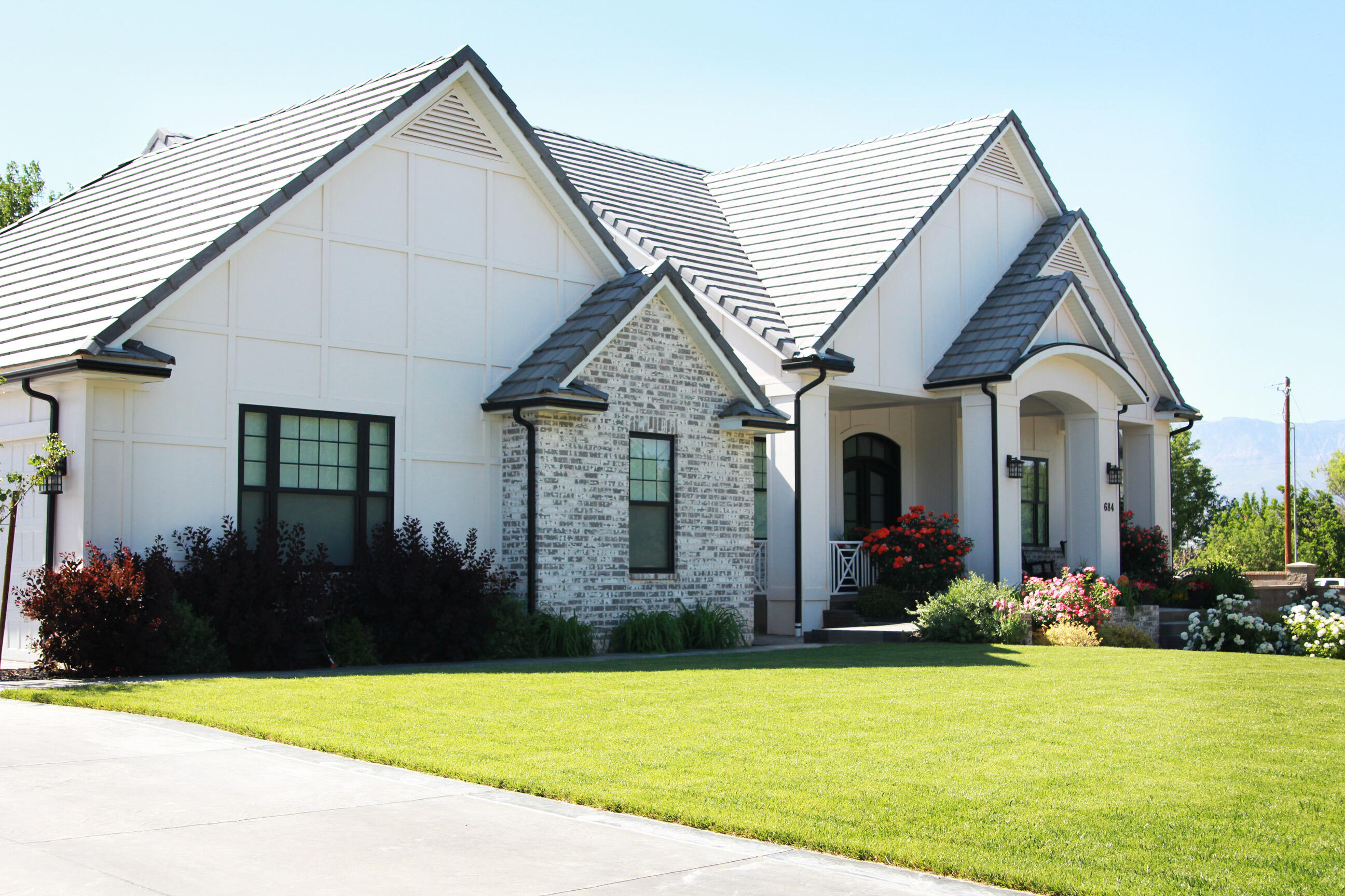 WINDSOR ESTATES - Residential