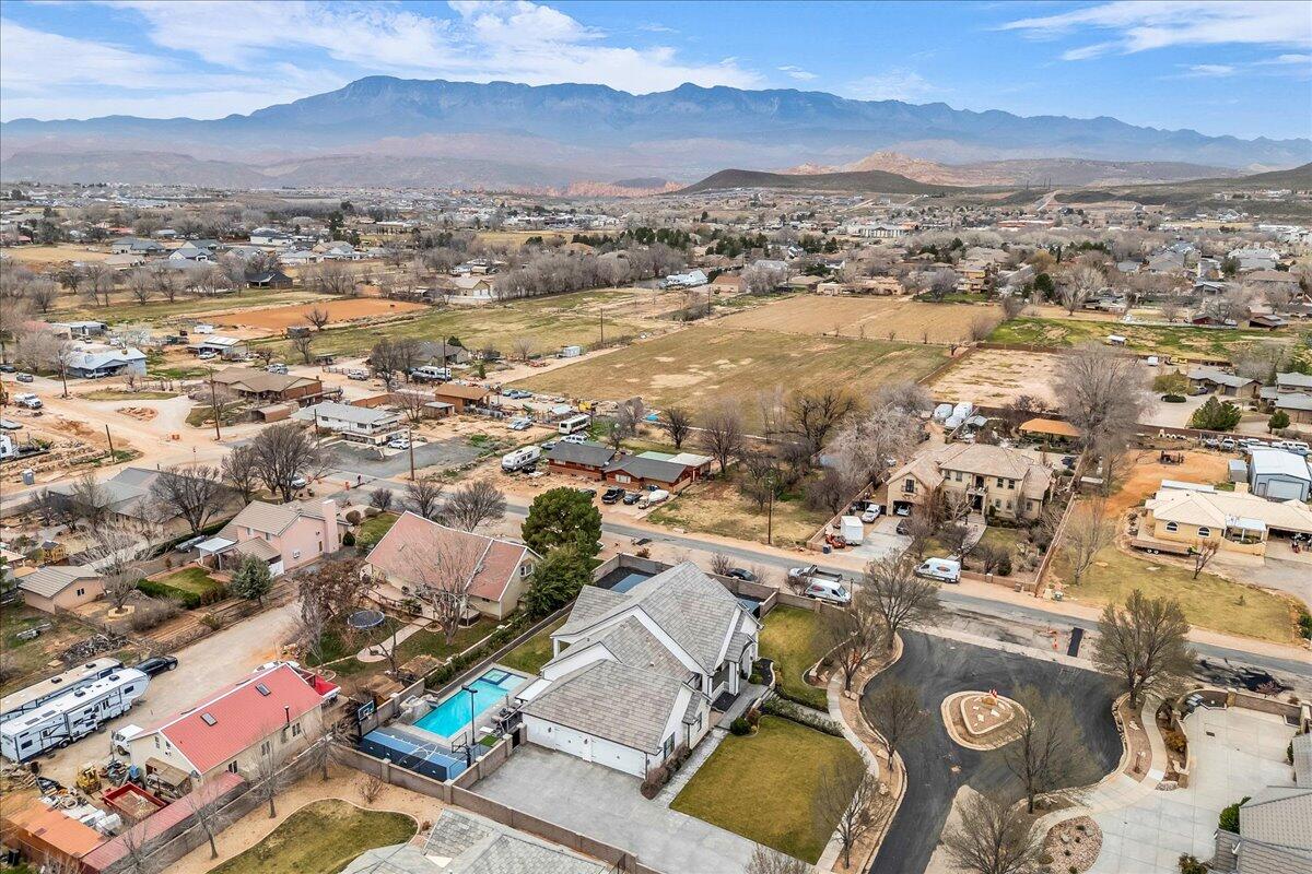 WINDSOR ESTATES - Residential