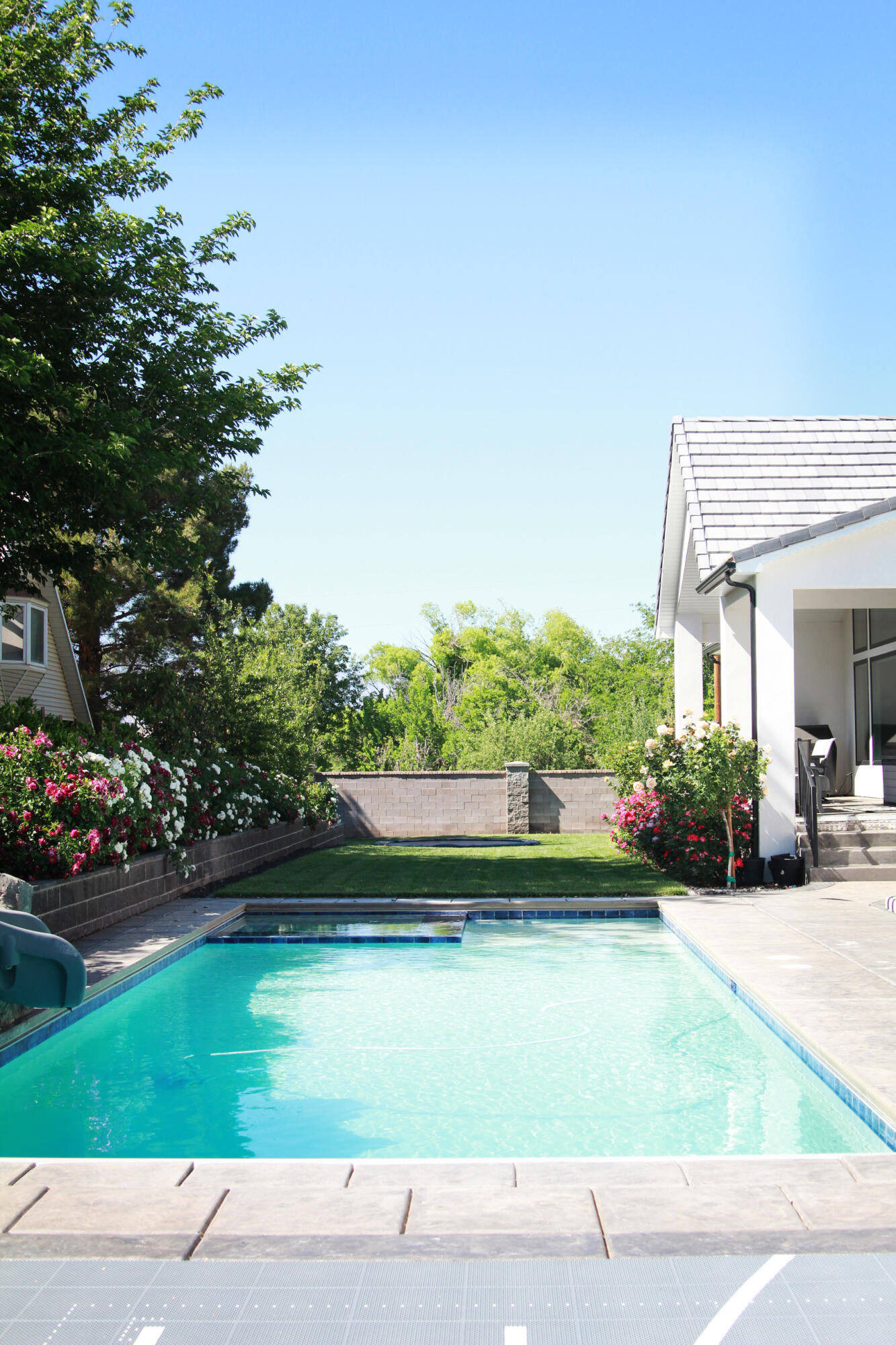 WINDSOR ESTATES - Residential