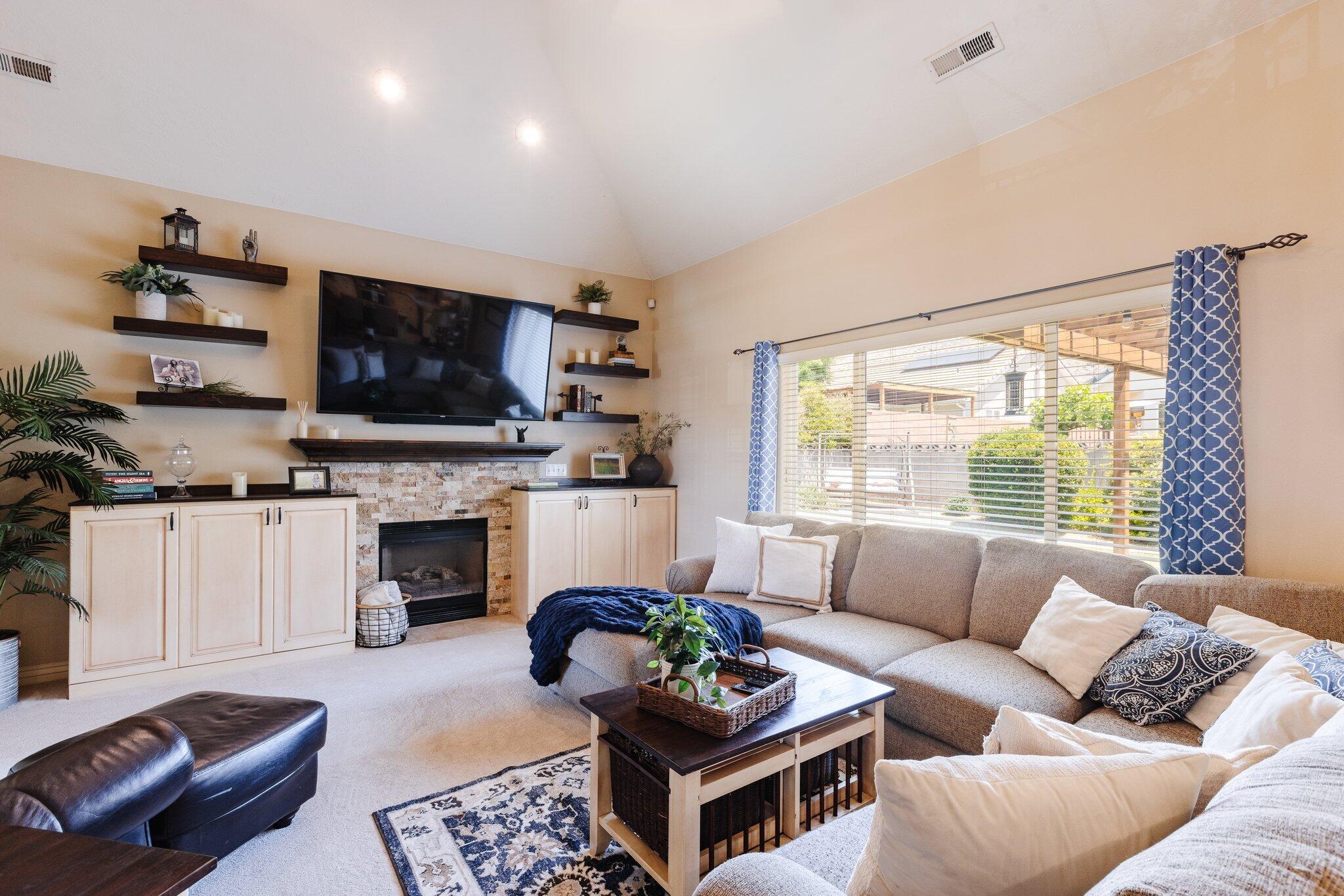 SHADOW MOUNTAIN - Residential