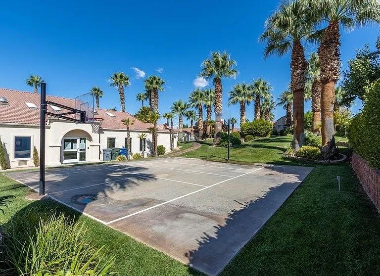 SILVERCREEK TOWNHOMES - Residential