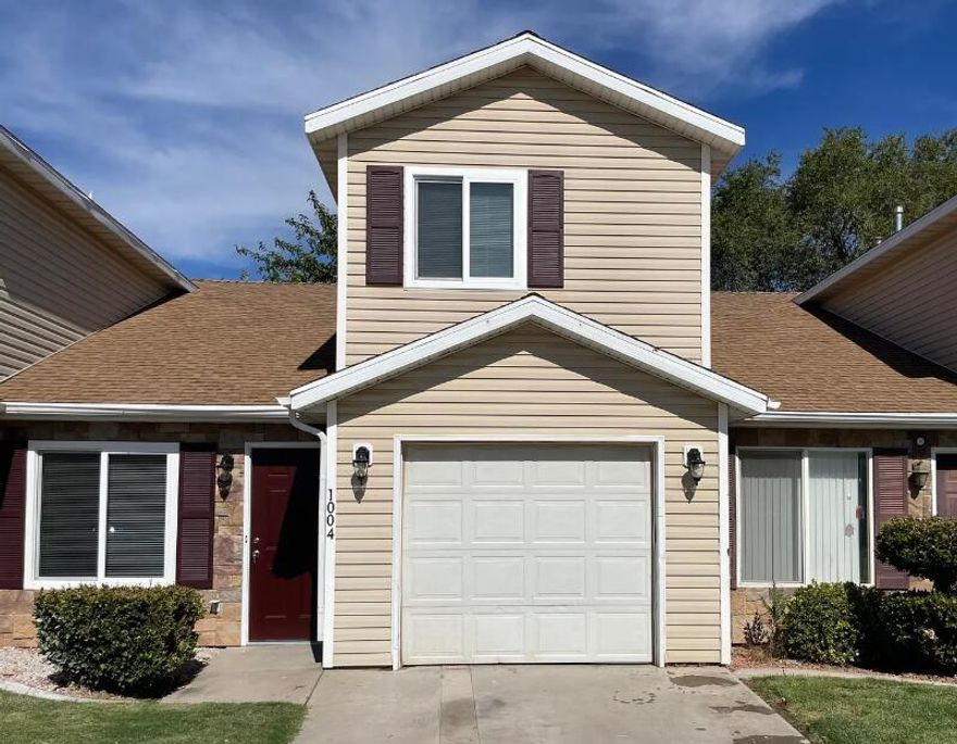 Updated townhome in great condition and centrally located near schools, shopping, dining, and entertainment. The layout offers great separation with the Owner's Suite on the main level and two additional bedrooms plus a full bath upstairs. Enjoy vaulted ceilings, an open floor plan, a private enclosed patio, and a spacious one-car garage. Square footage figures are provided as a courtesy estimate only and were obtained from county records . Buyer is advised to obtain an independent measurement.