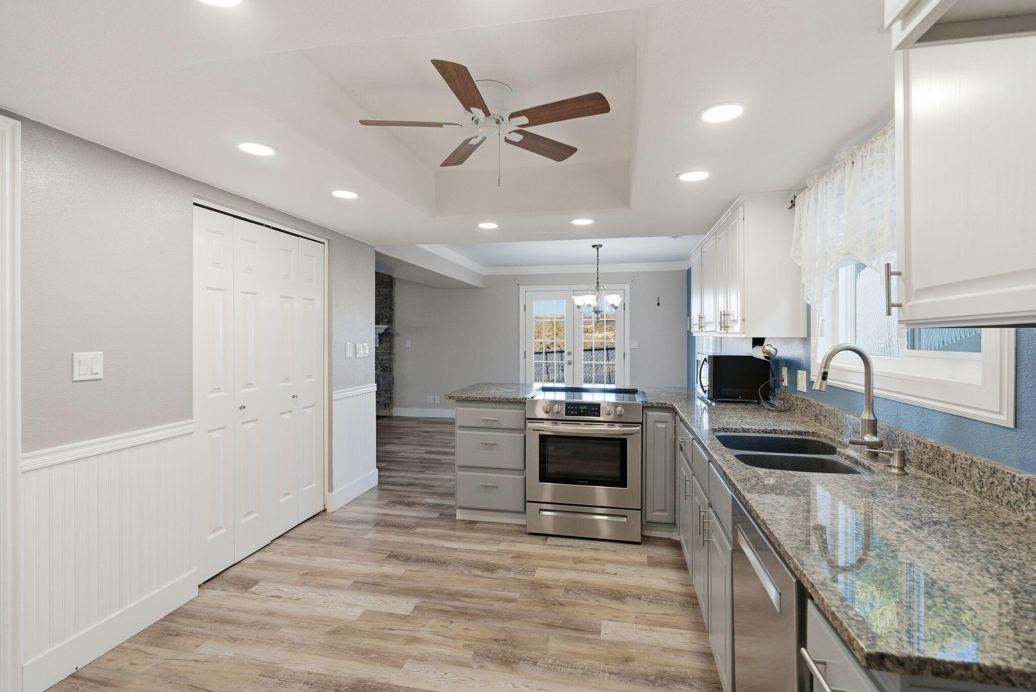 RIDGE WEST - Residential