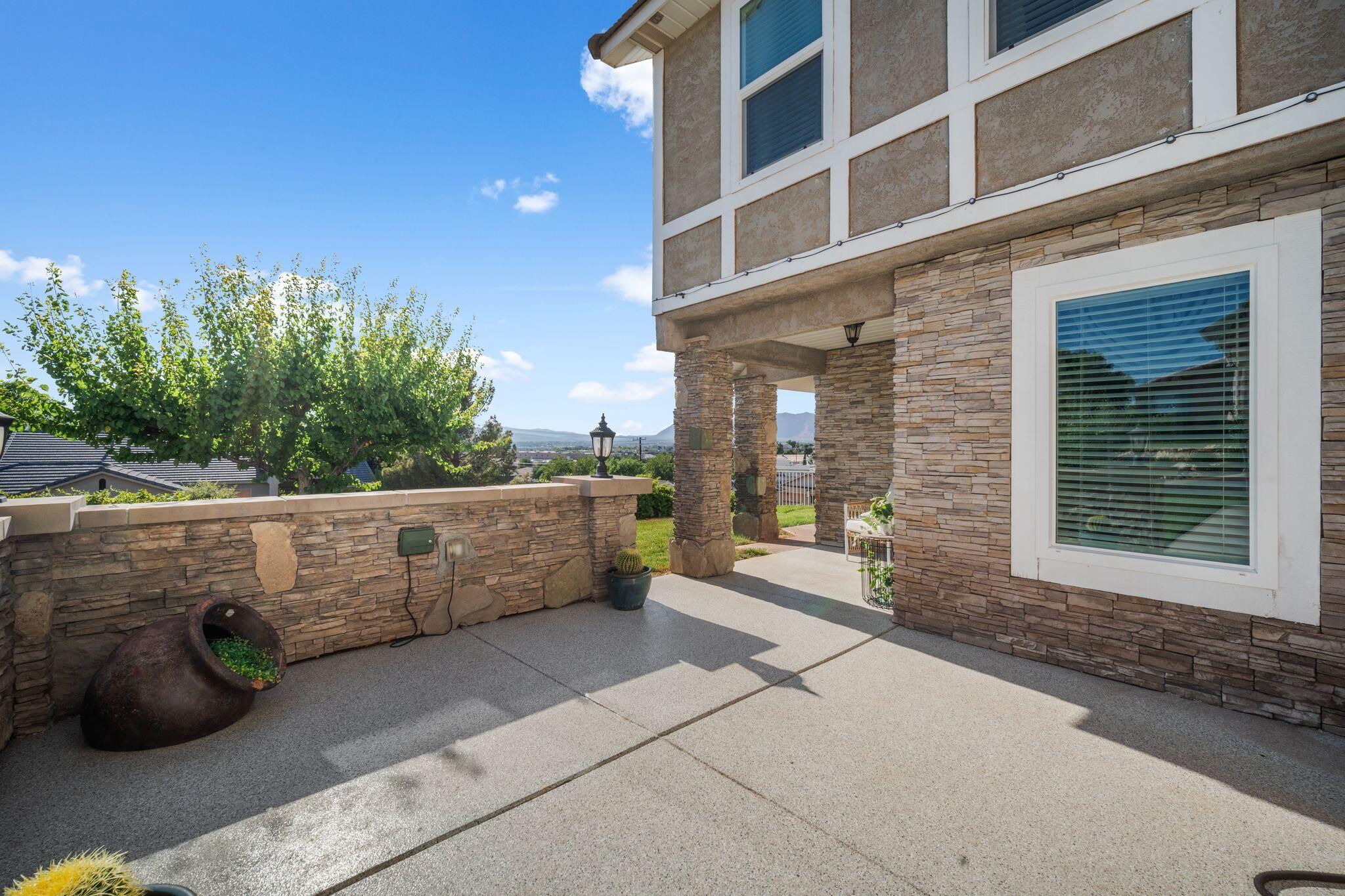 RIDGE WEST - Residential