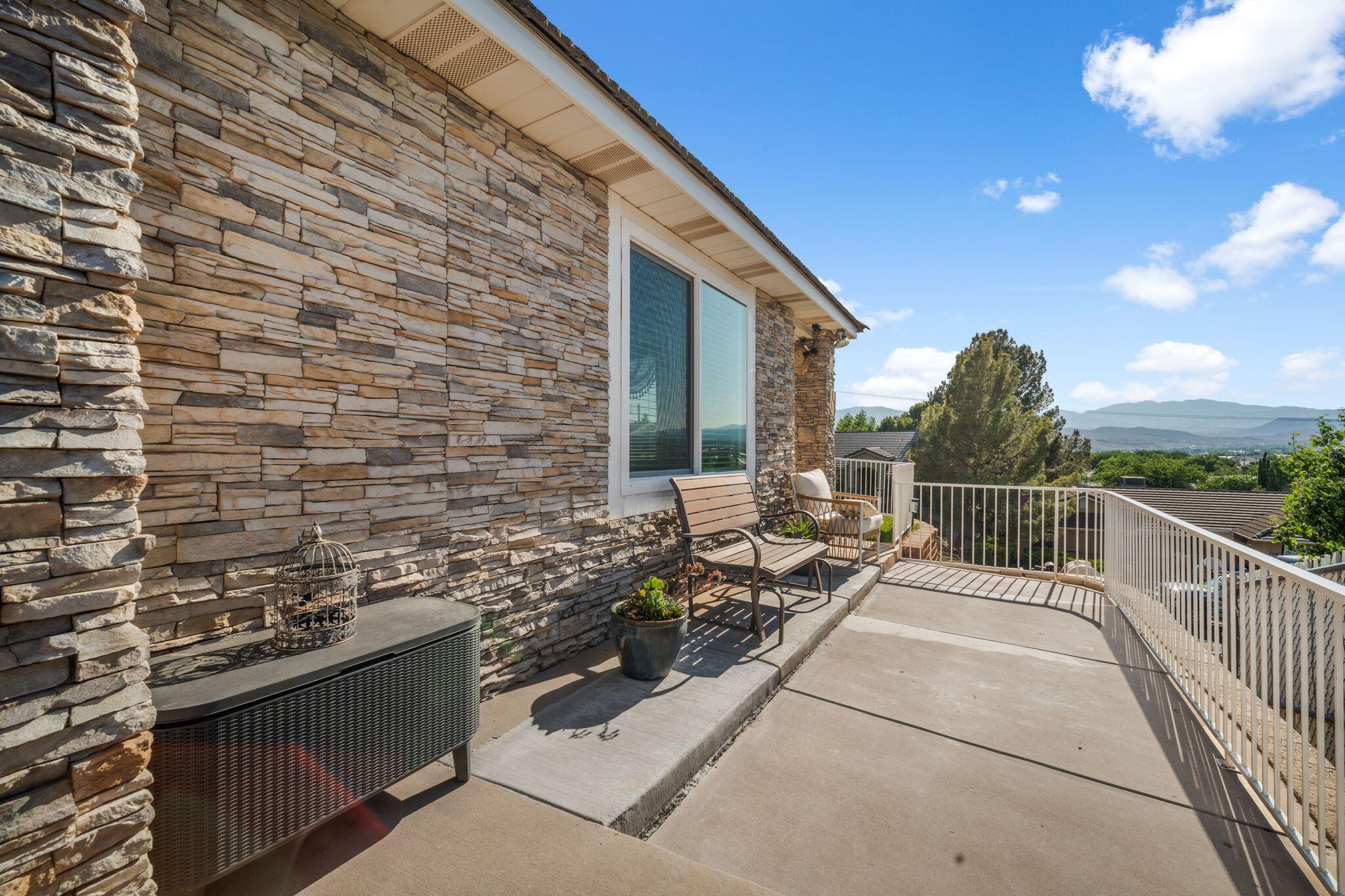 RIDGE WEST - Residential