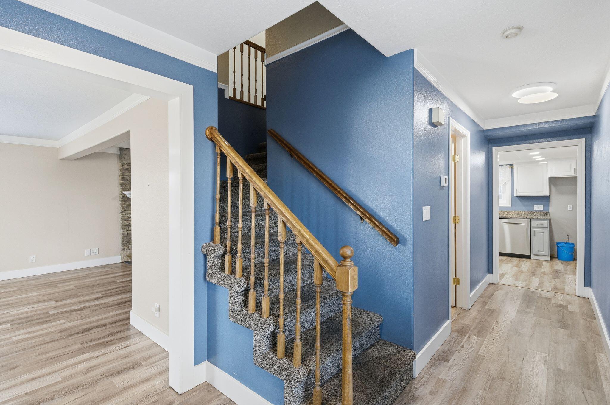 RIDGE WEST - Residential