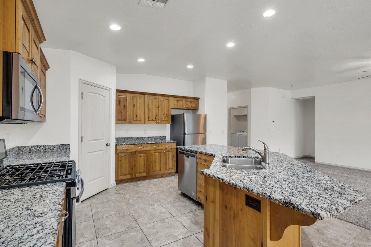 PEREGRINE POINTE - Residential