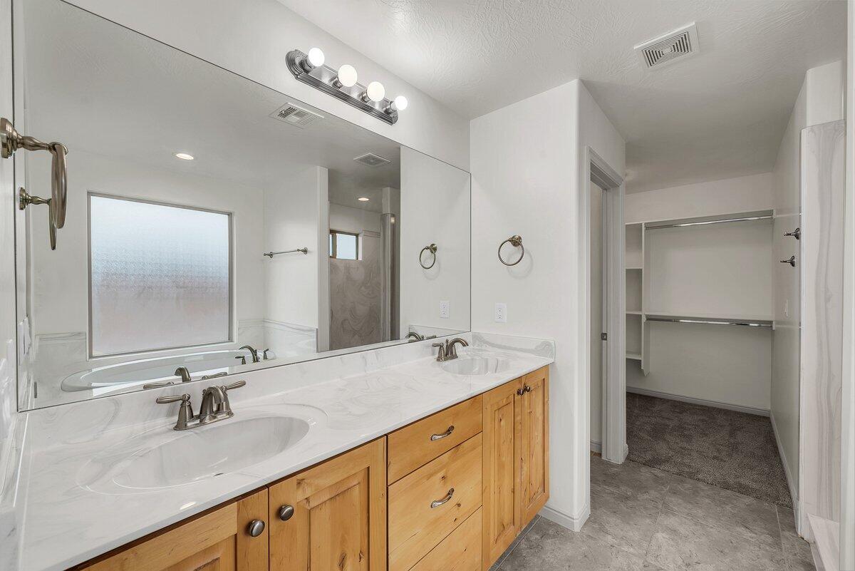 PEREGRINE POINTE - Residential