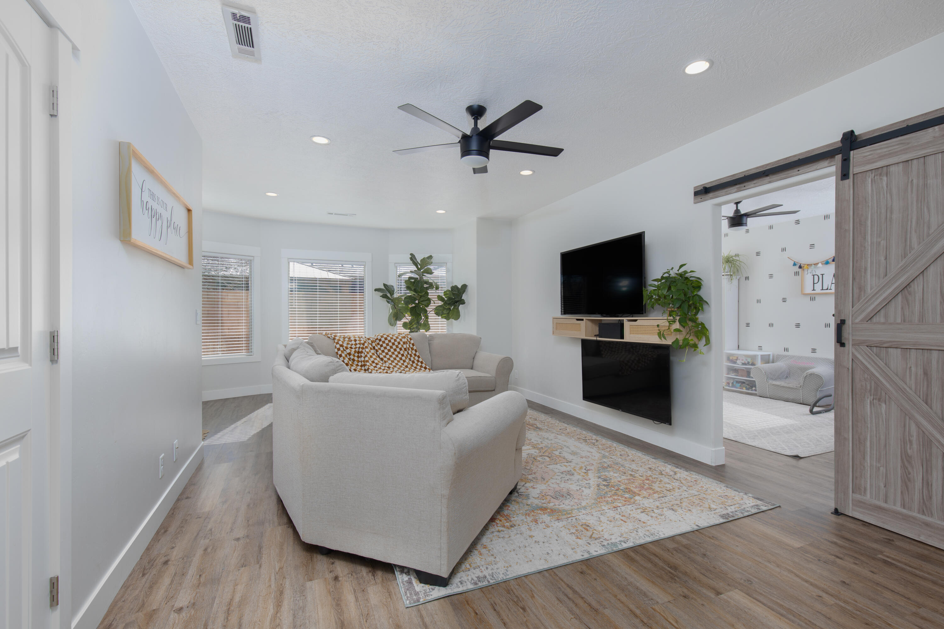 SOUTH POINTE - Residential