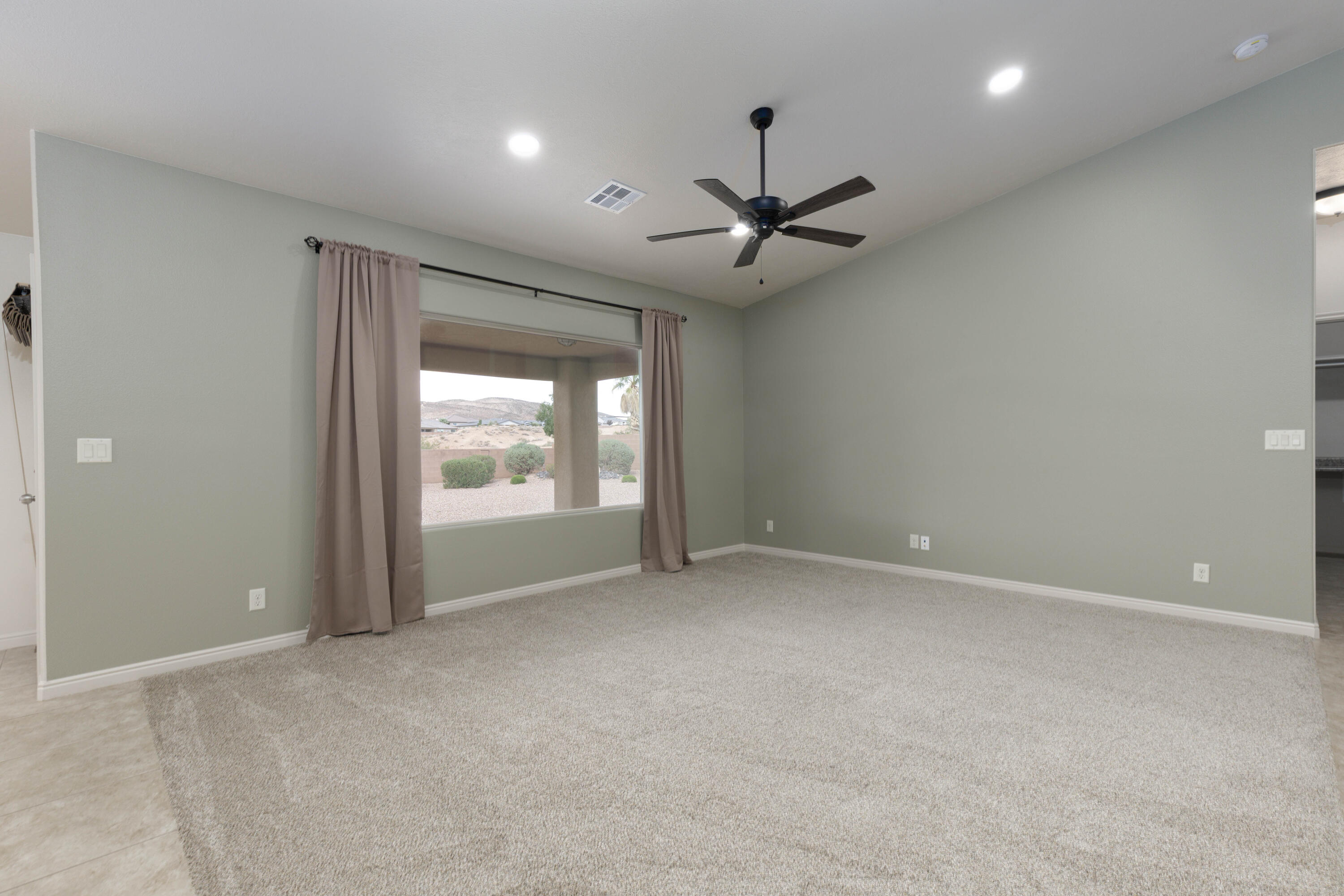 SUGAR PLUM IN THE FIELDS - Residential