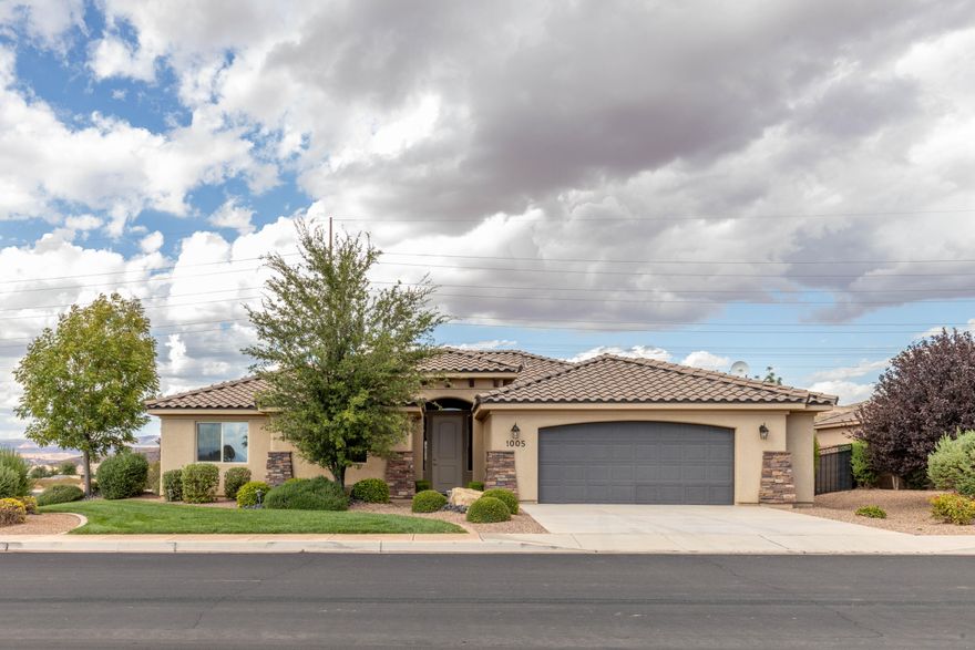 This Washington Fields home offers 1,725 sq ft of comfortable living with 3 bedrooms and 2 bathrooms on a desirable corner lot in one of the area's most sought-after neighborhoods. Lightly lived in and beautifully maintained, it feels like new. The open floor plan features a spacious kitchen with ample cabinetry and generous counter space that flows into bright living areas. The owner's suite includes a private bath and walk-in closet, while the fully enclosed backyard provides space for gardening, outdoor dining, or play.