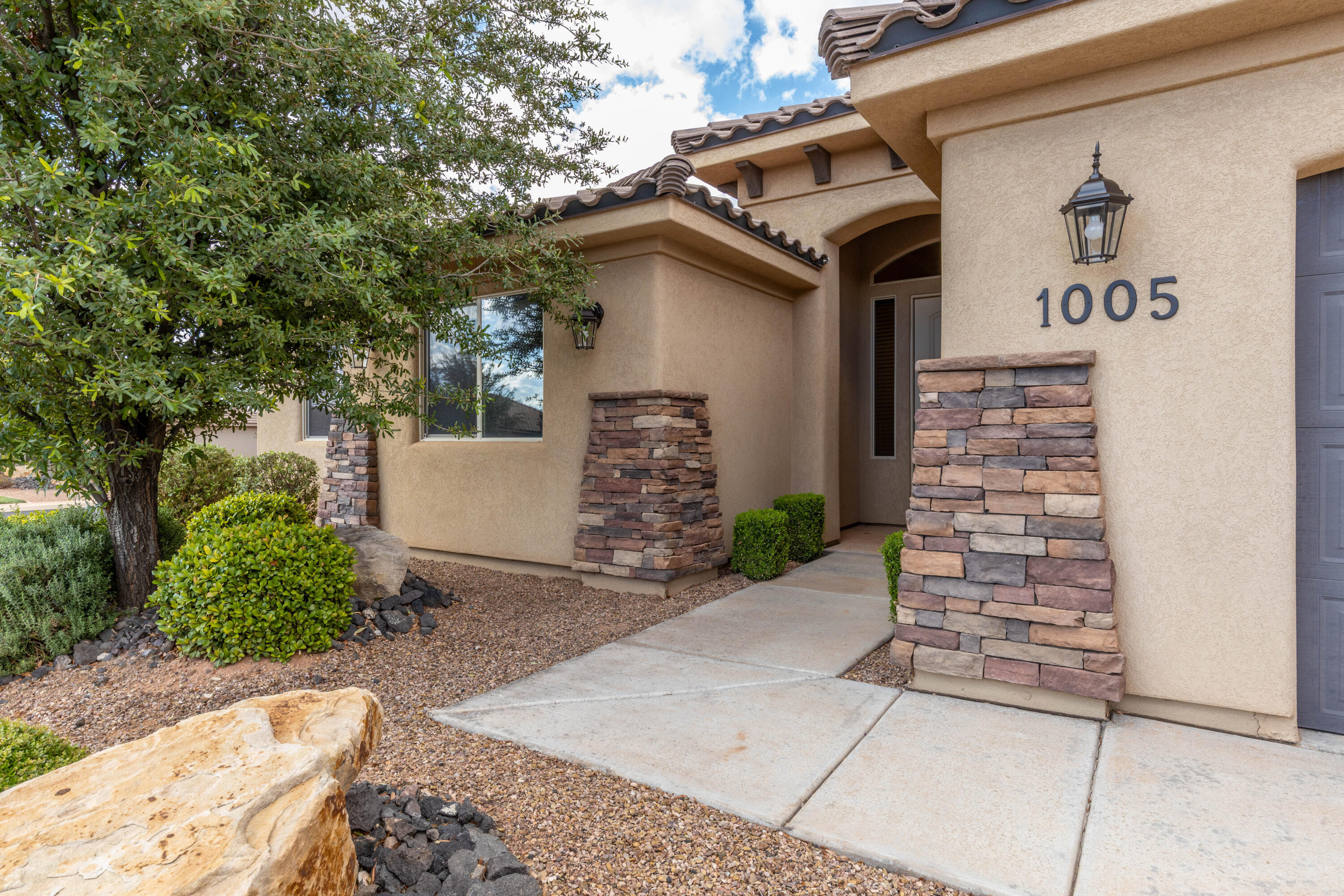 SUGAR PLUM IN THE FIELDS - Residential