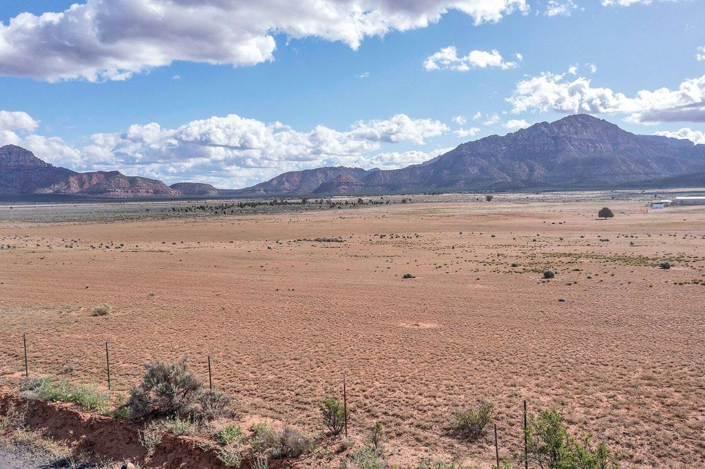 Photo of 541 S Coyote RD, Apple Valley, UT 84737 (MLS # 26-271550)