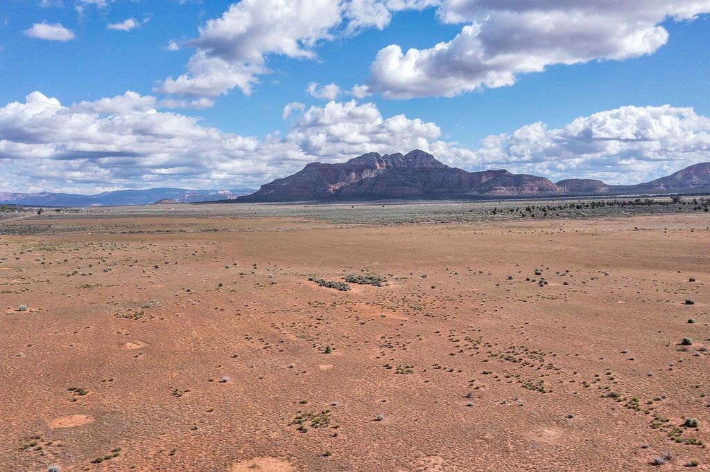 Photo of 541 S Coyote RD, Apple Valley, UT 84737 (MLS # 26-271550)