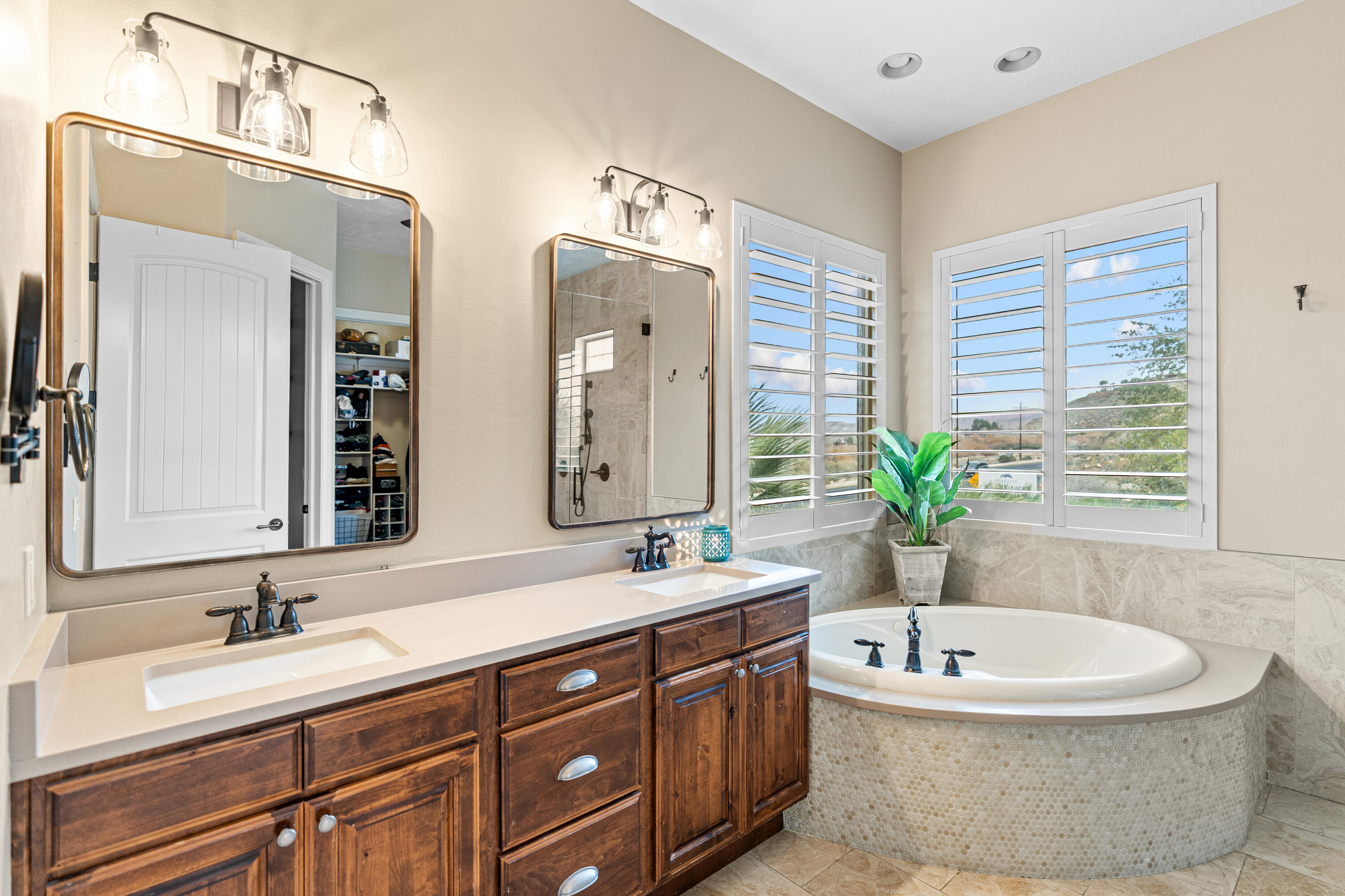 BOULDERS - Residential