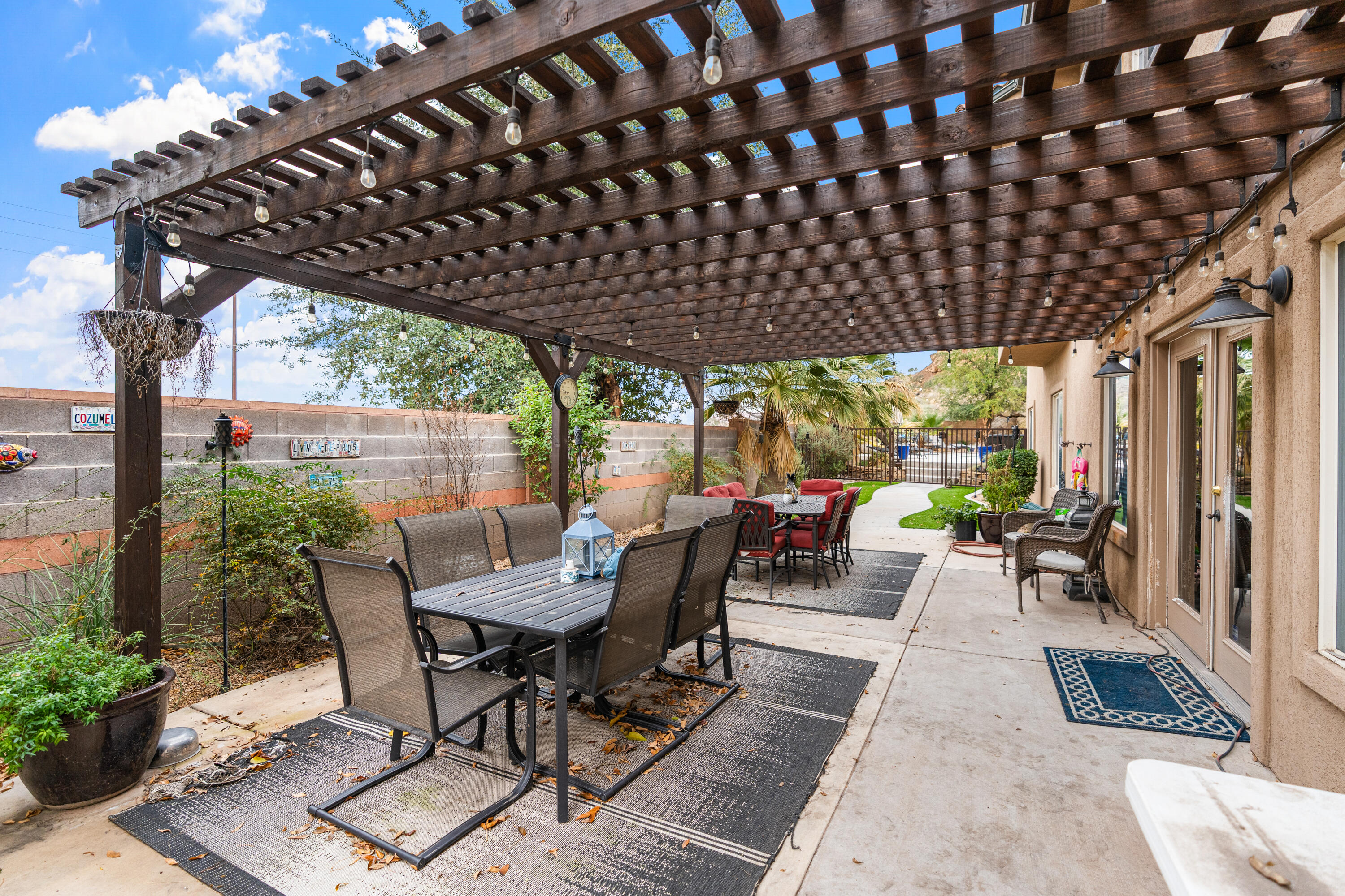 BOULDERS - Residential