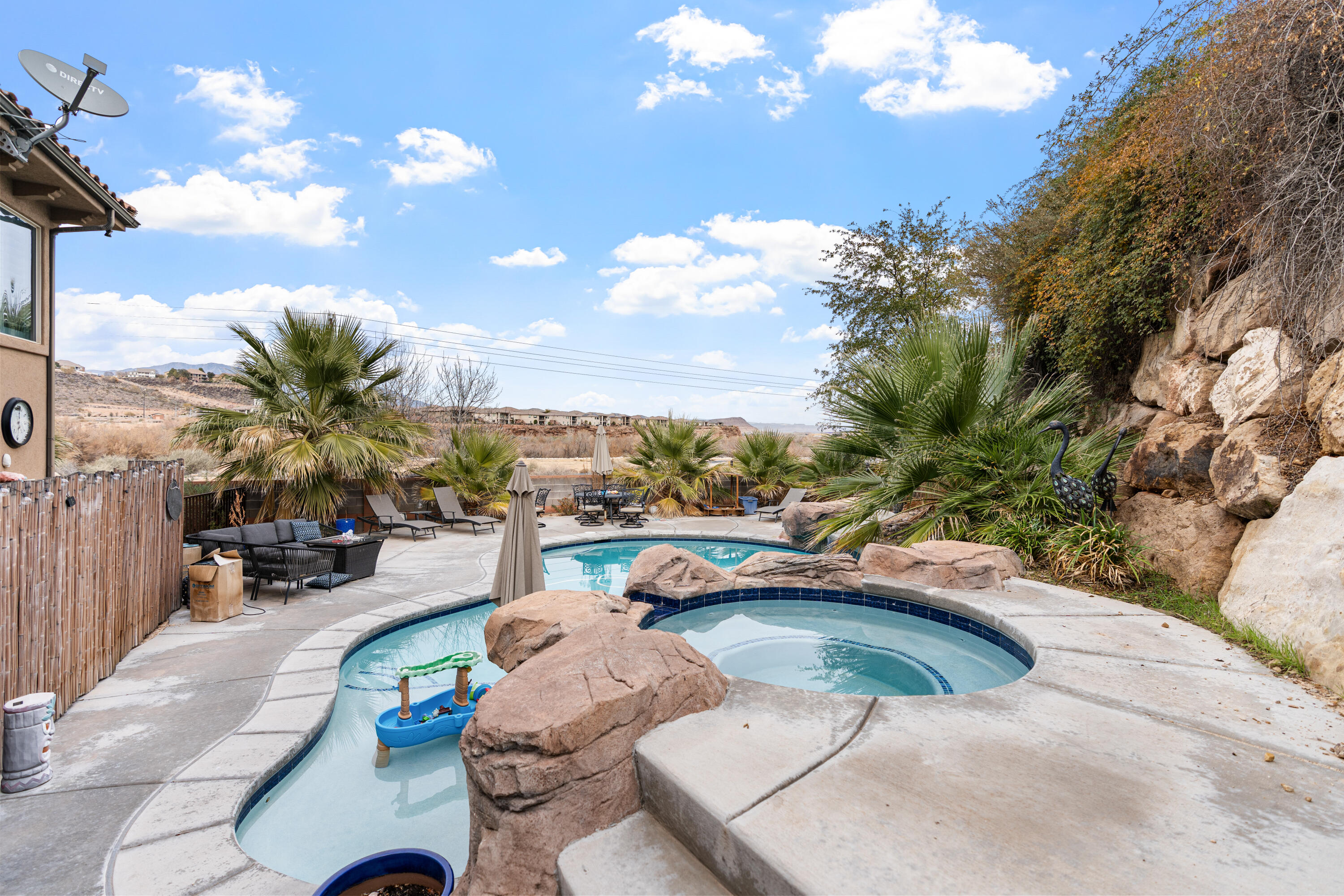 BOULDERS - Residential