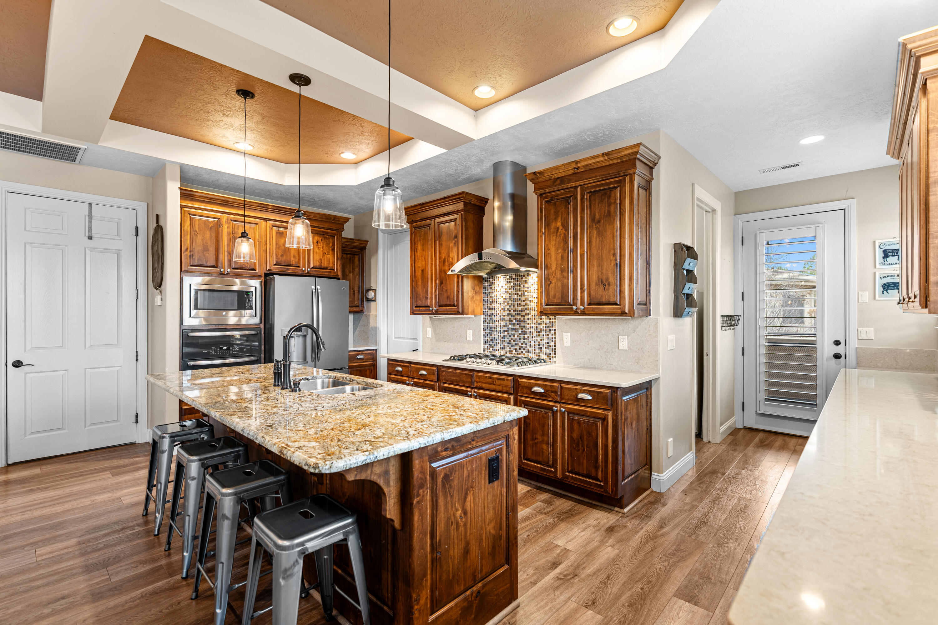 BOULDERS - Residential