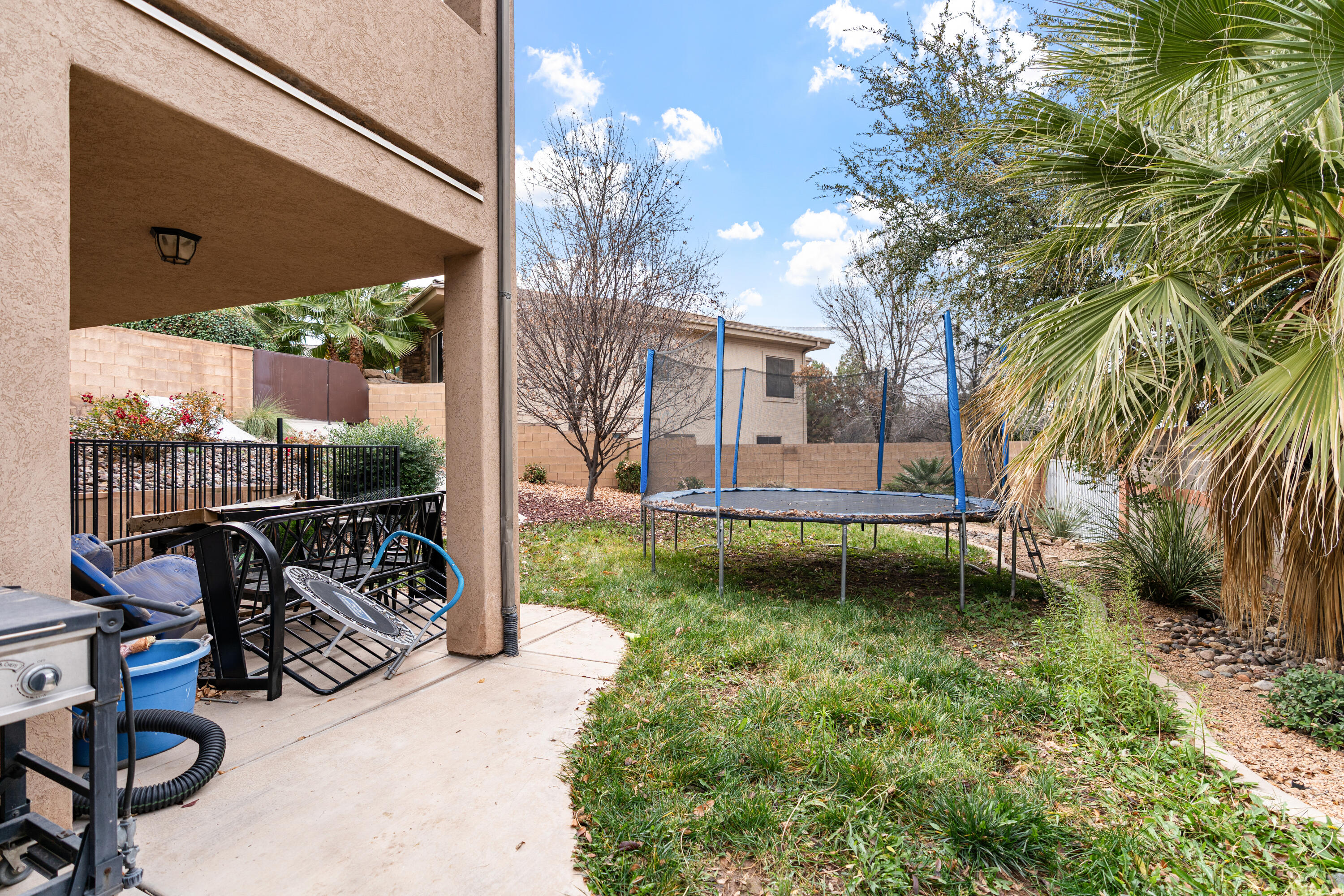BOULDERS - Residential