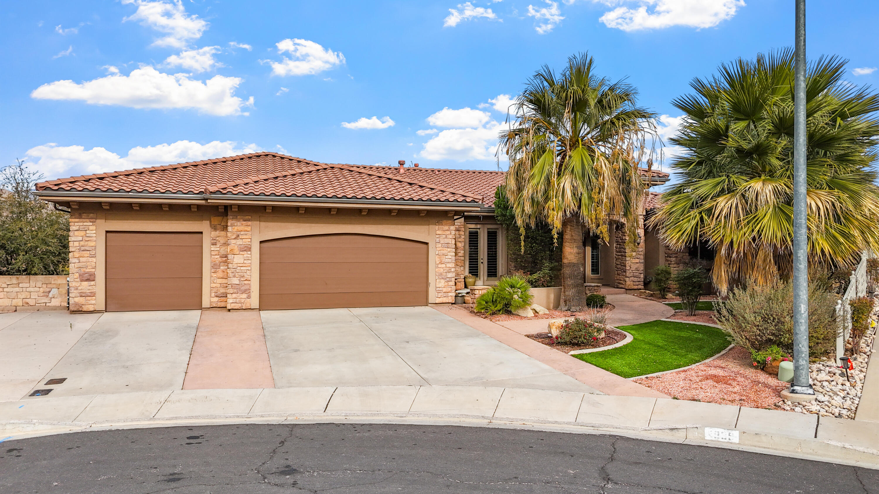BOULDERS - Residential