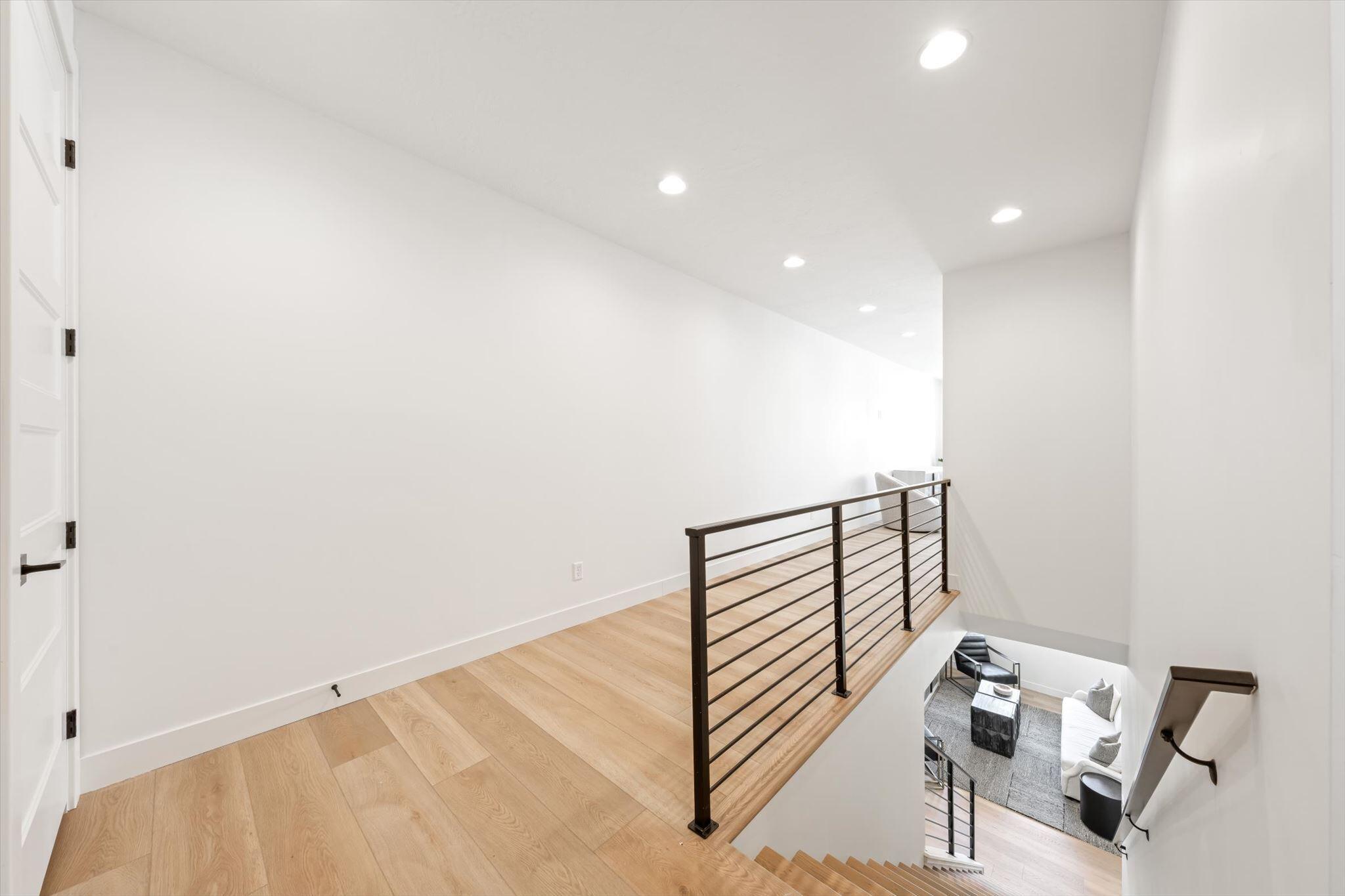 LEDGES OF SG HILLCREST - Residential