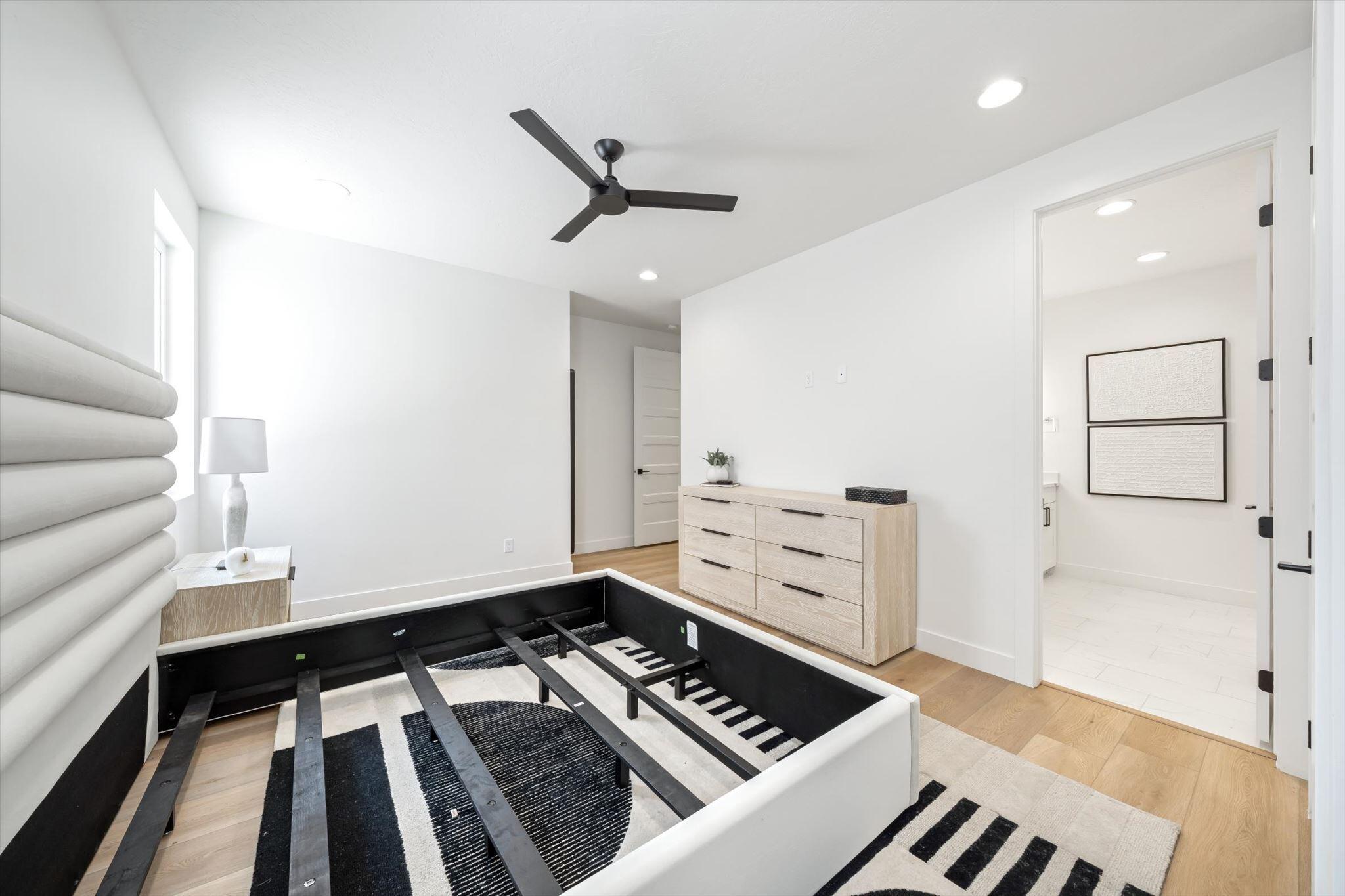 LEDGES OF SG HILLCREST - Residential